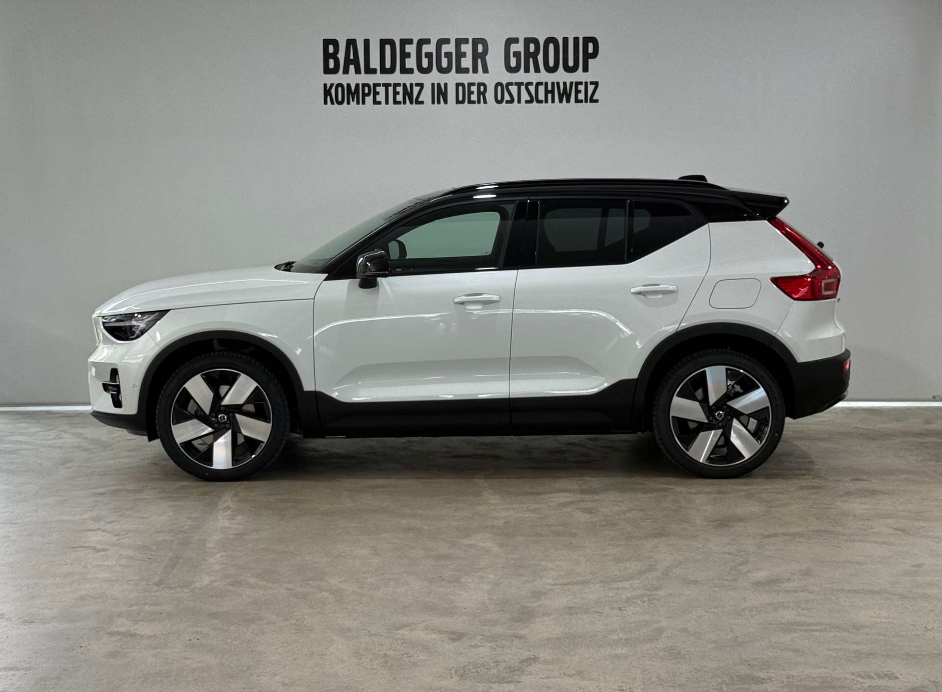 VOLVO EX40 Twin Ultra AWD-image-1