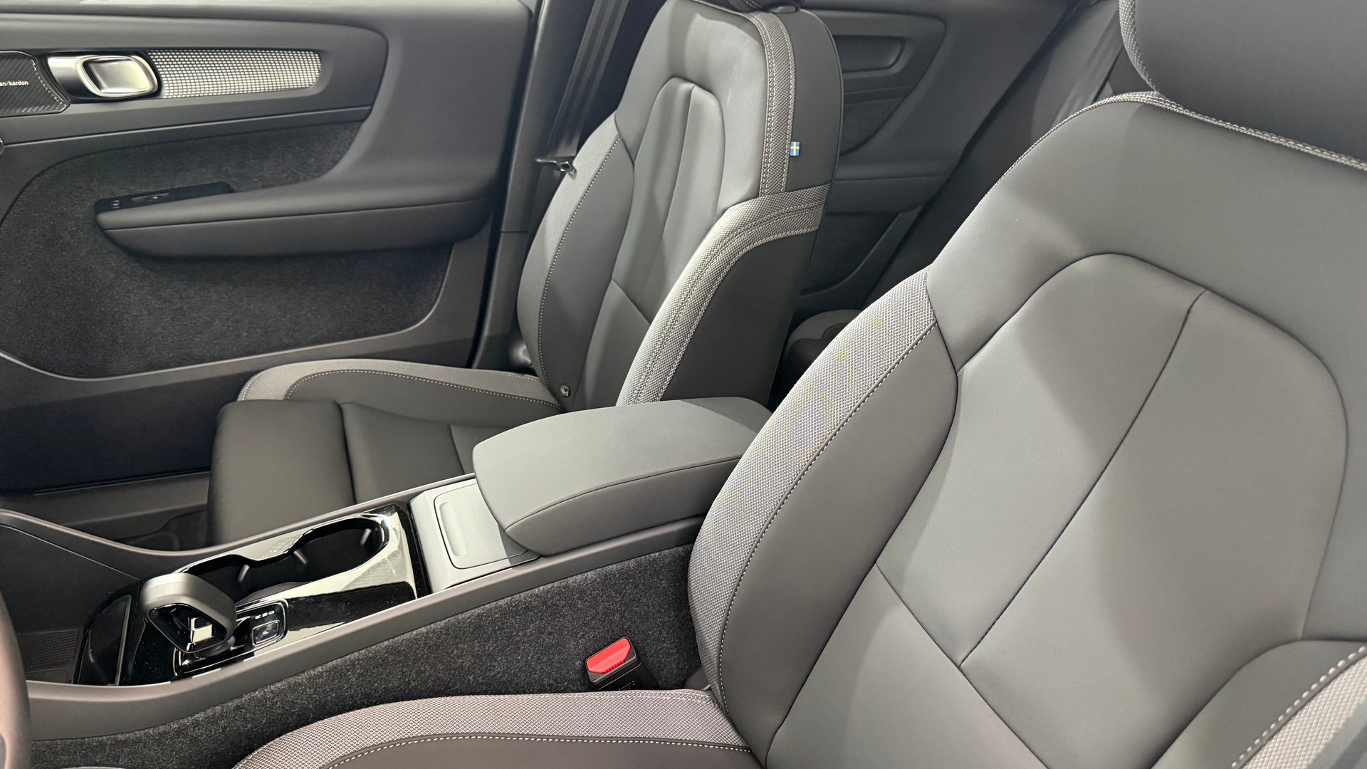VOLVO EX40 Twin Ultra AWD-image-11