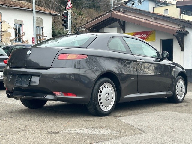 ALFA ROMEO GT 1.9 JTD Progression-image-1