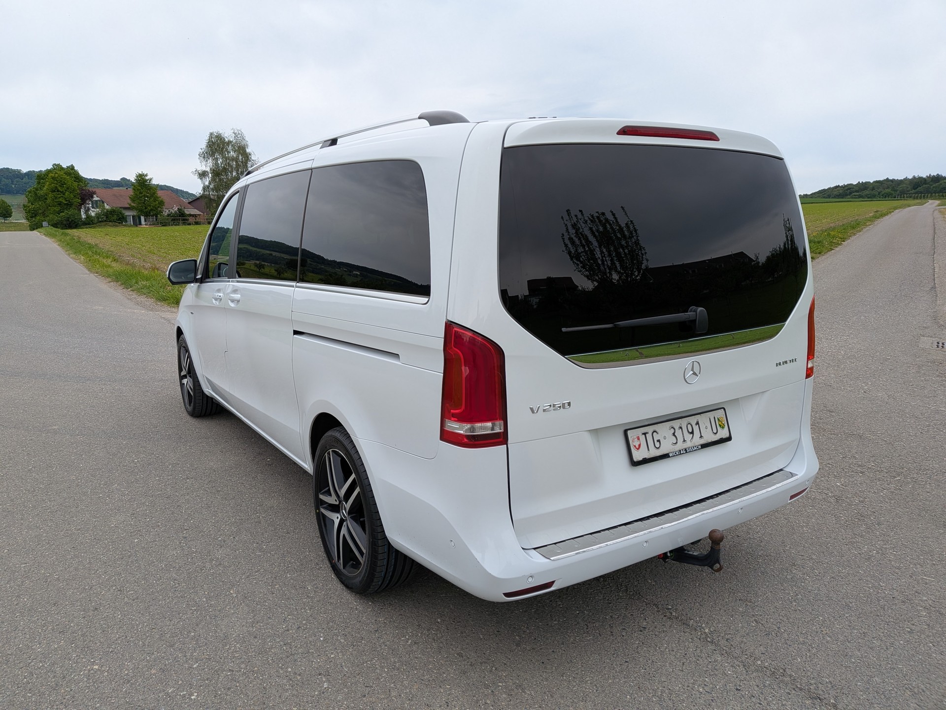 MERCEDES-BENZ V 250 BlueTEC Edition 1 lang 7G-Tronic-image-10