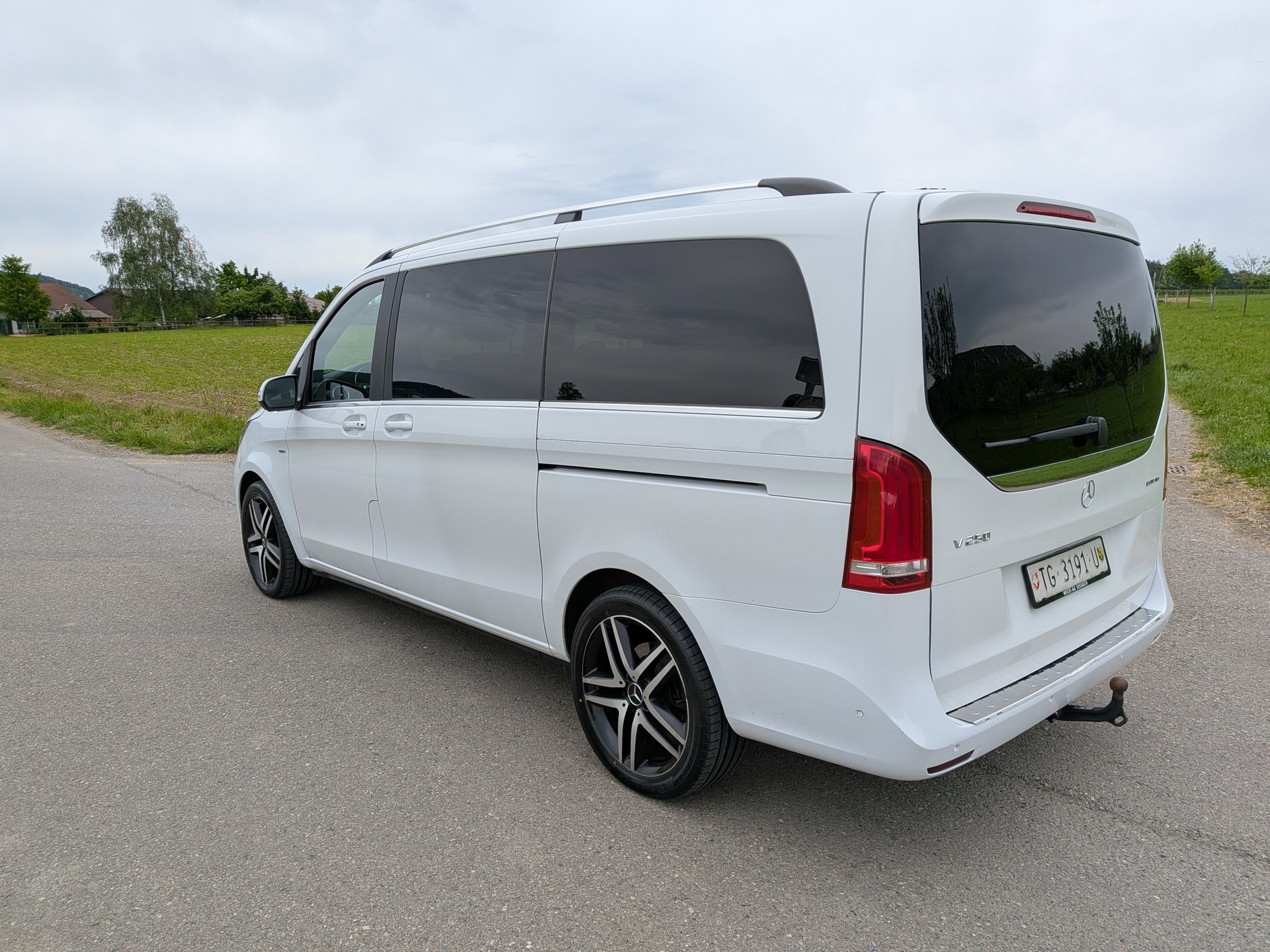 MERCEDES-BENZ V 250 BlueTEC Edition 1 lang 7G-Tronic-image-9