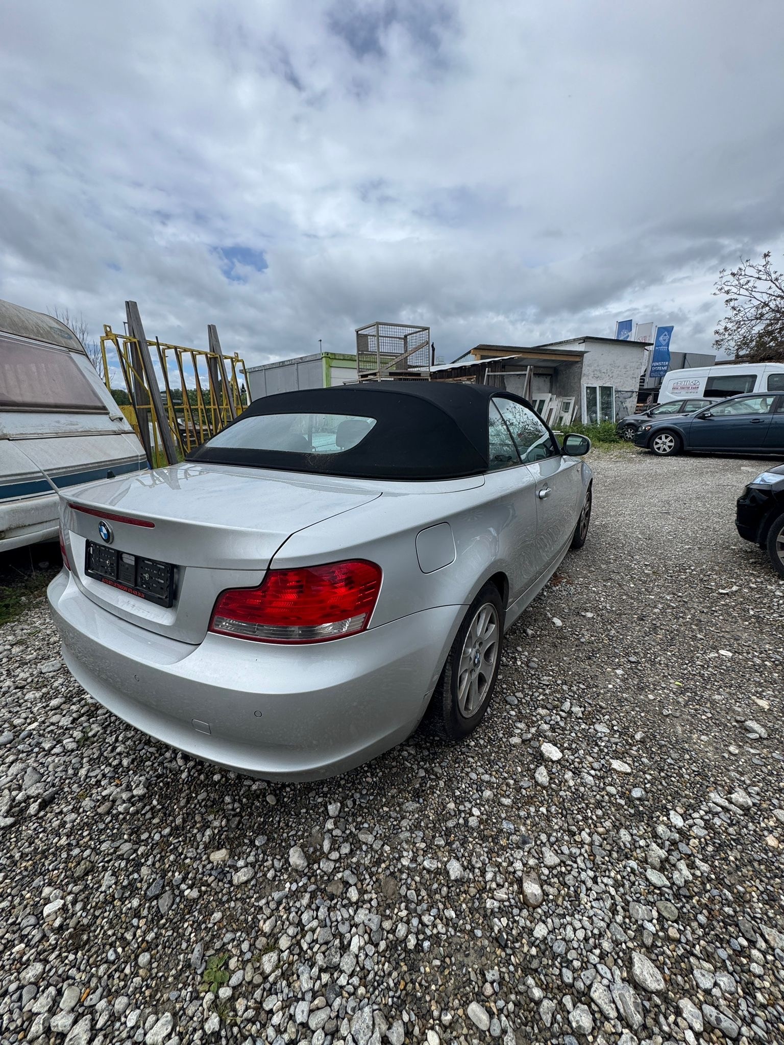 BMW 120i Cabrio-image-2