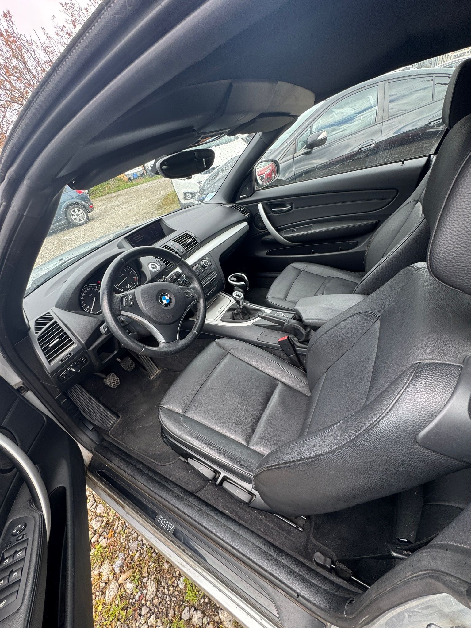 BMW 120i Cabrio-image-9