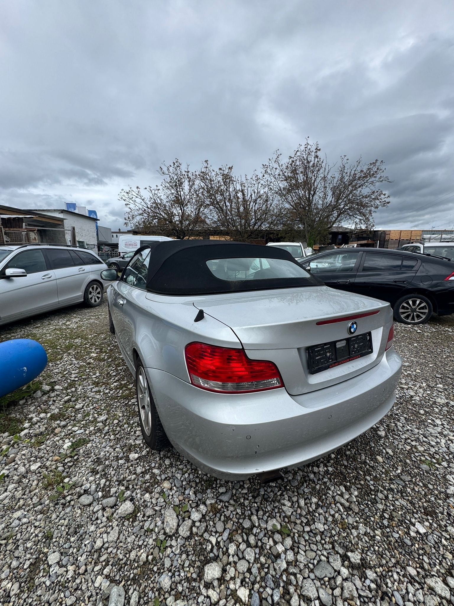 BMW 120i Cabrio-image-3