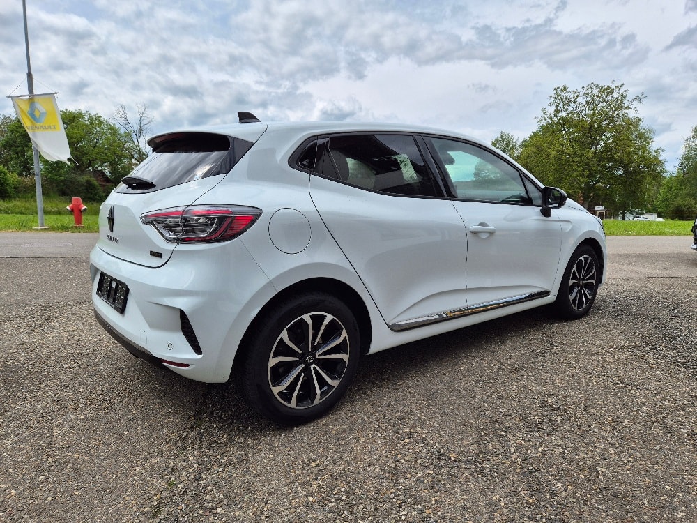 RENAULT Clio 1.6 E-Tech Techno-image-3