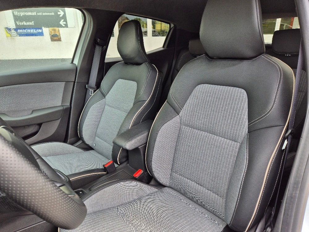 RENAULT Clio 1.6 E-Tech Techno-image-6
