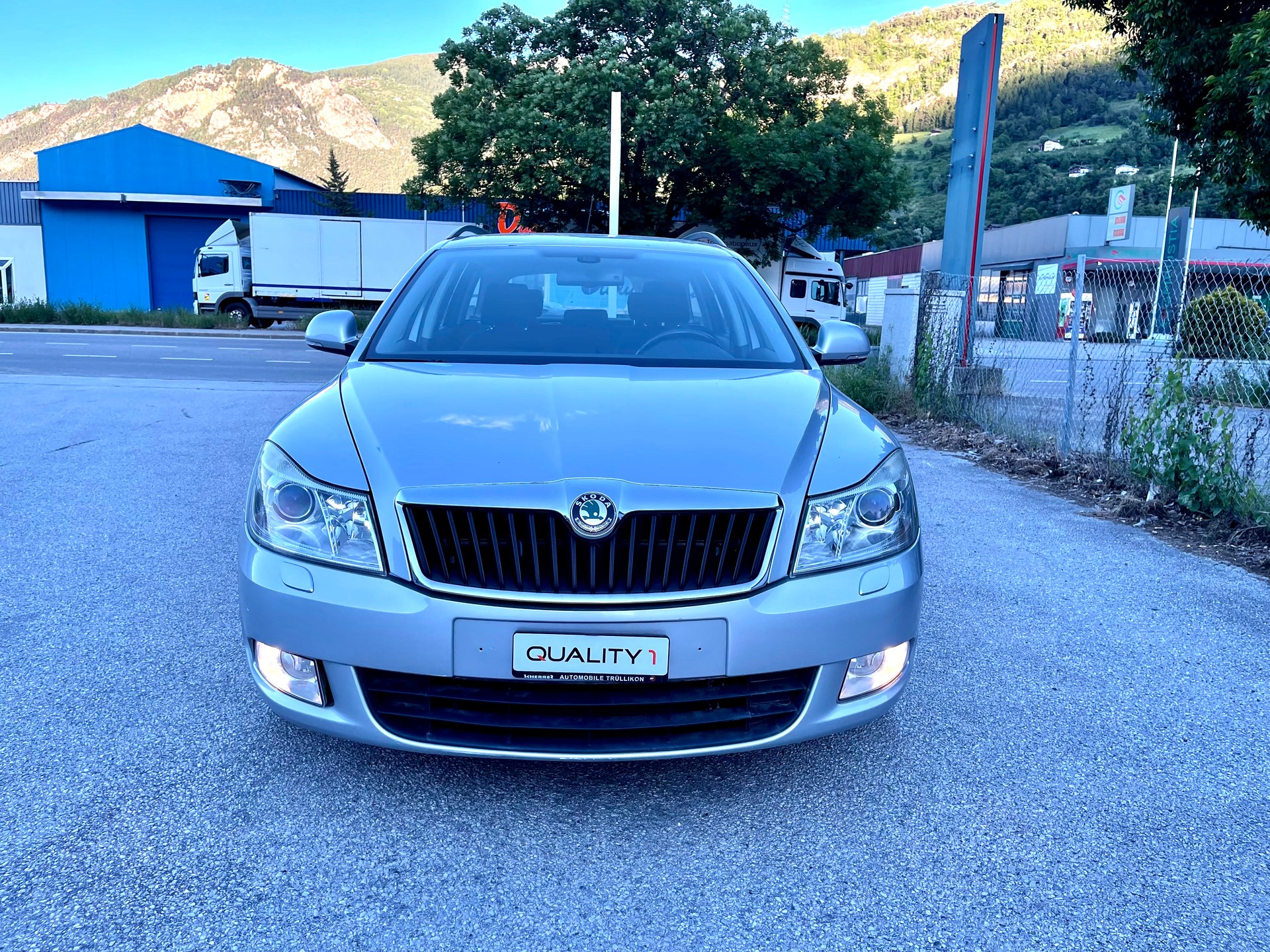 SKODA Octavia Combi 2.0 TDI Ambiente DSG-image-11