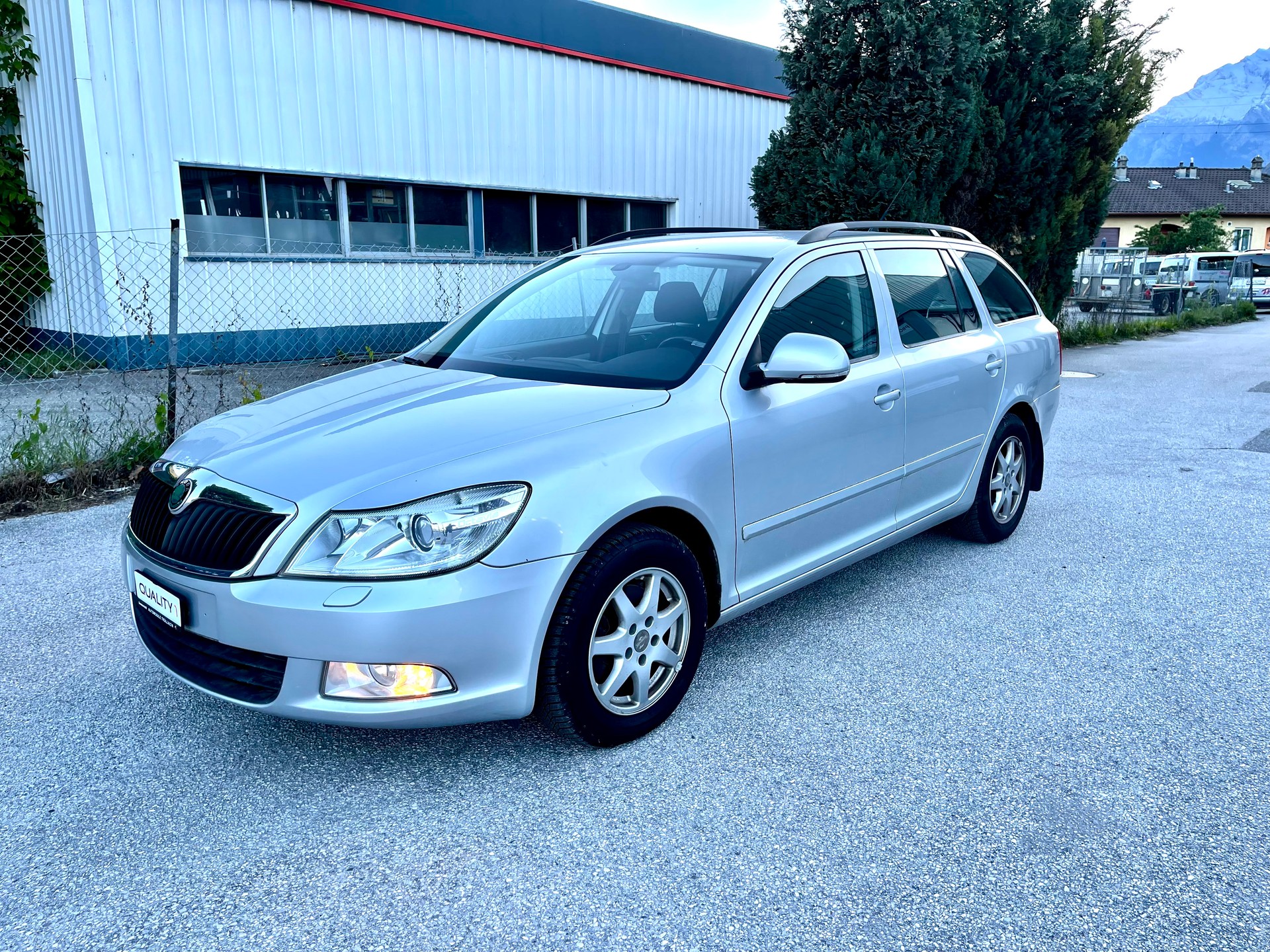 SKODA Octavia Combi 2.0 TDI Ambiente DSG-image-20