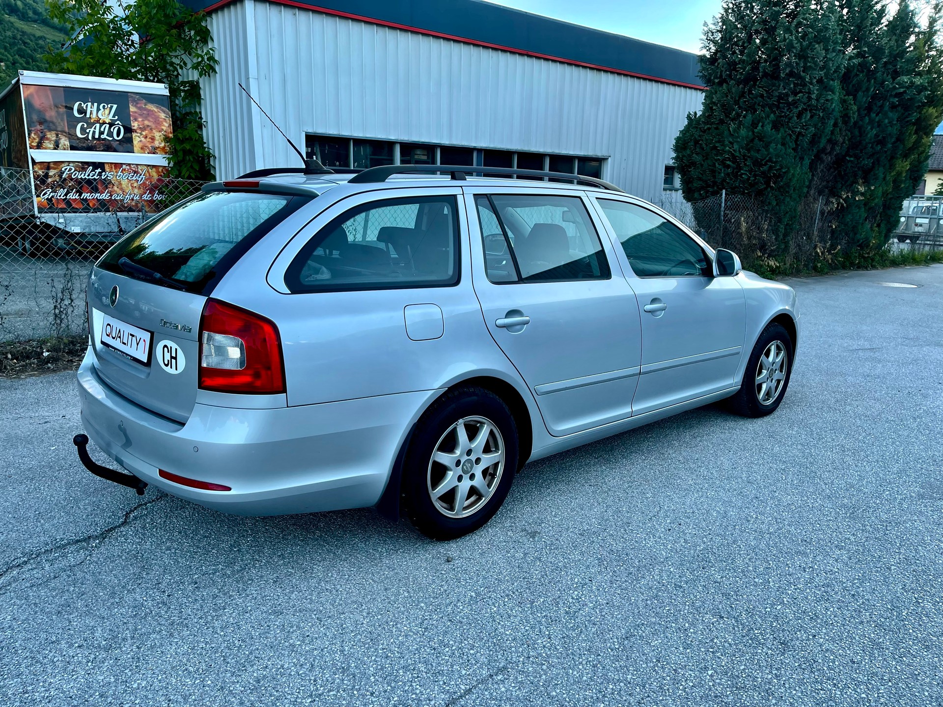 SKODA Octavia Combi 2.0 TDI Ambiente DSG-image-5