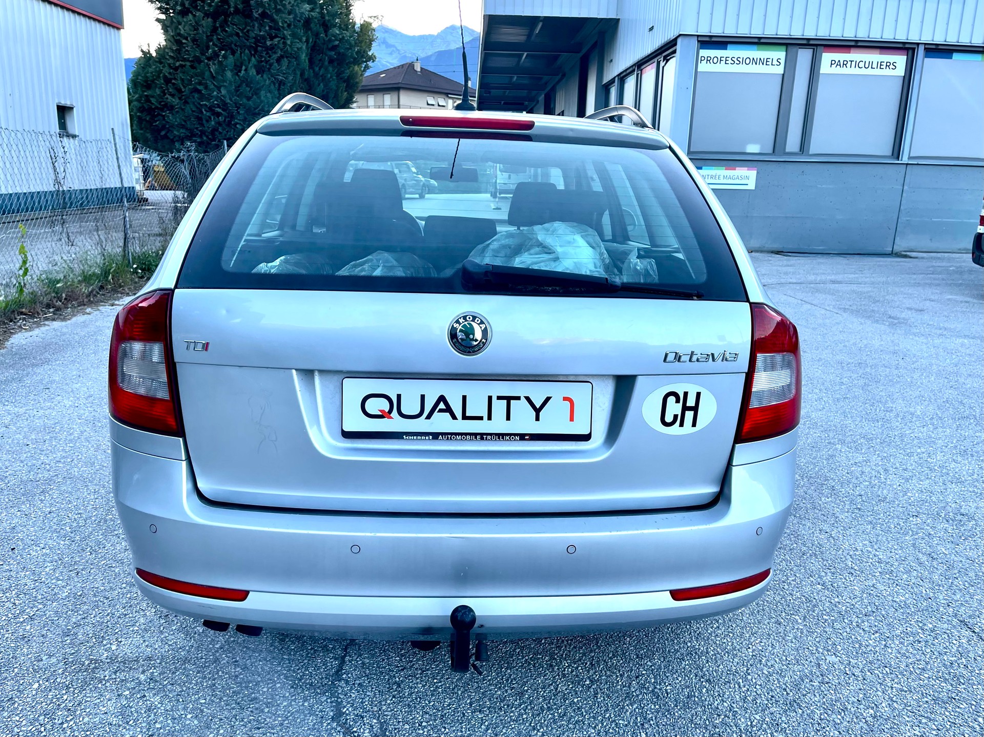 SKODA Octavia Combi 2.0 TDI Ambiente DSG-image-2