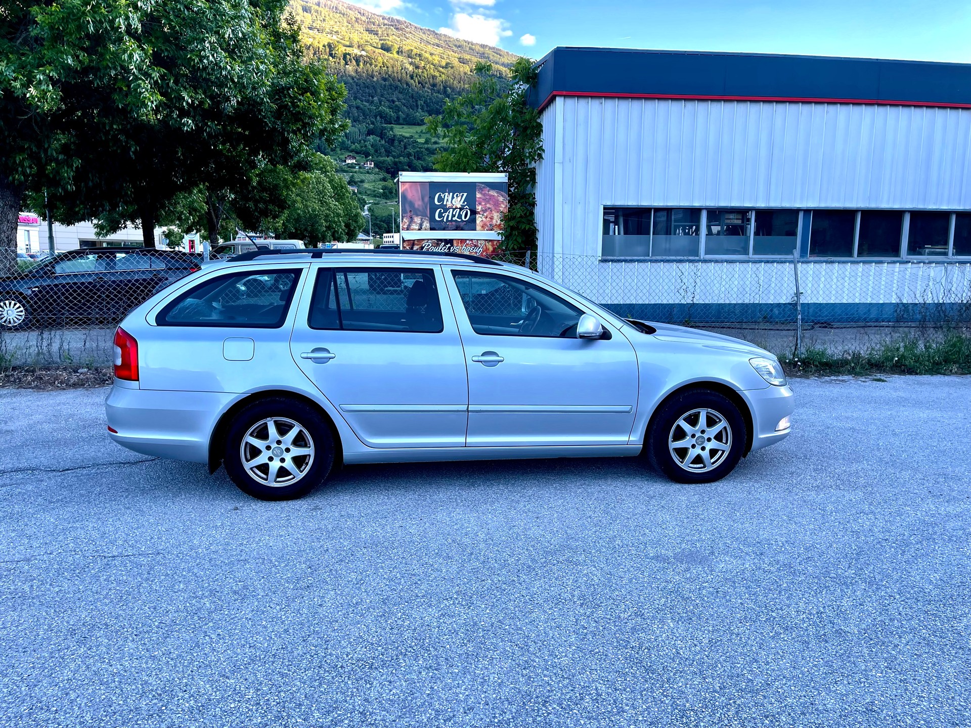 SKODA Octavia Combi 2.0 TDI Ambiente DSG-image-7