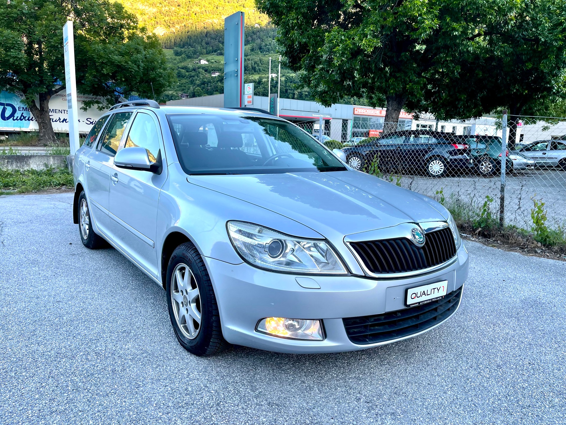 SKODA Octavia Combi 2.0 TDI Ambiente DSG-image-0