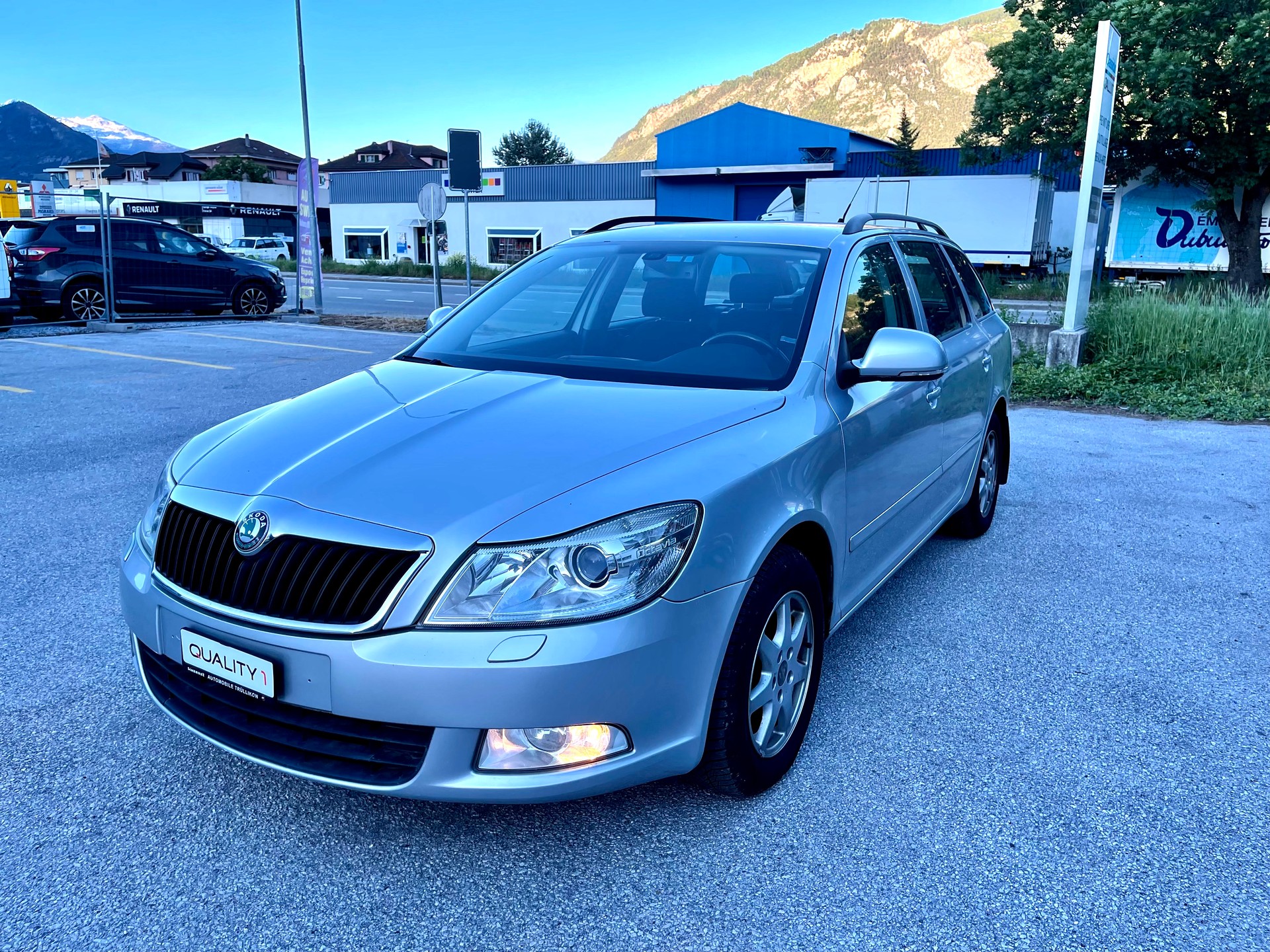 SKODA Octavia Combi 2.0 TDI Ambiente DSG-image-10