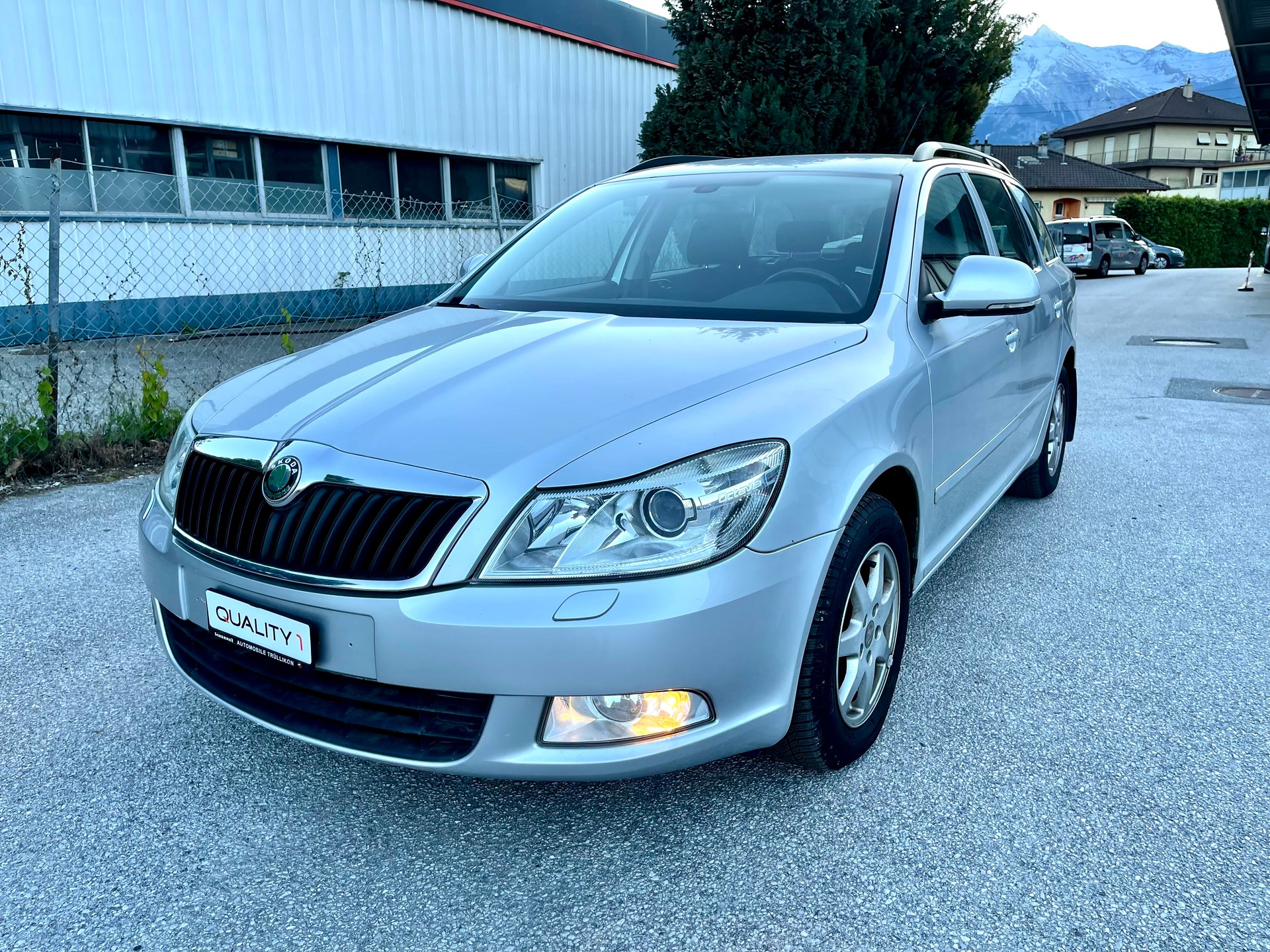 SKODA Octavia Combi 2.0 TDI Ambiente DSG-image-18
