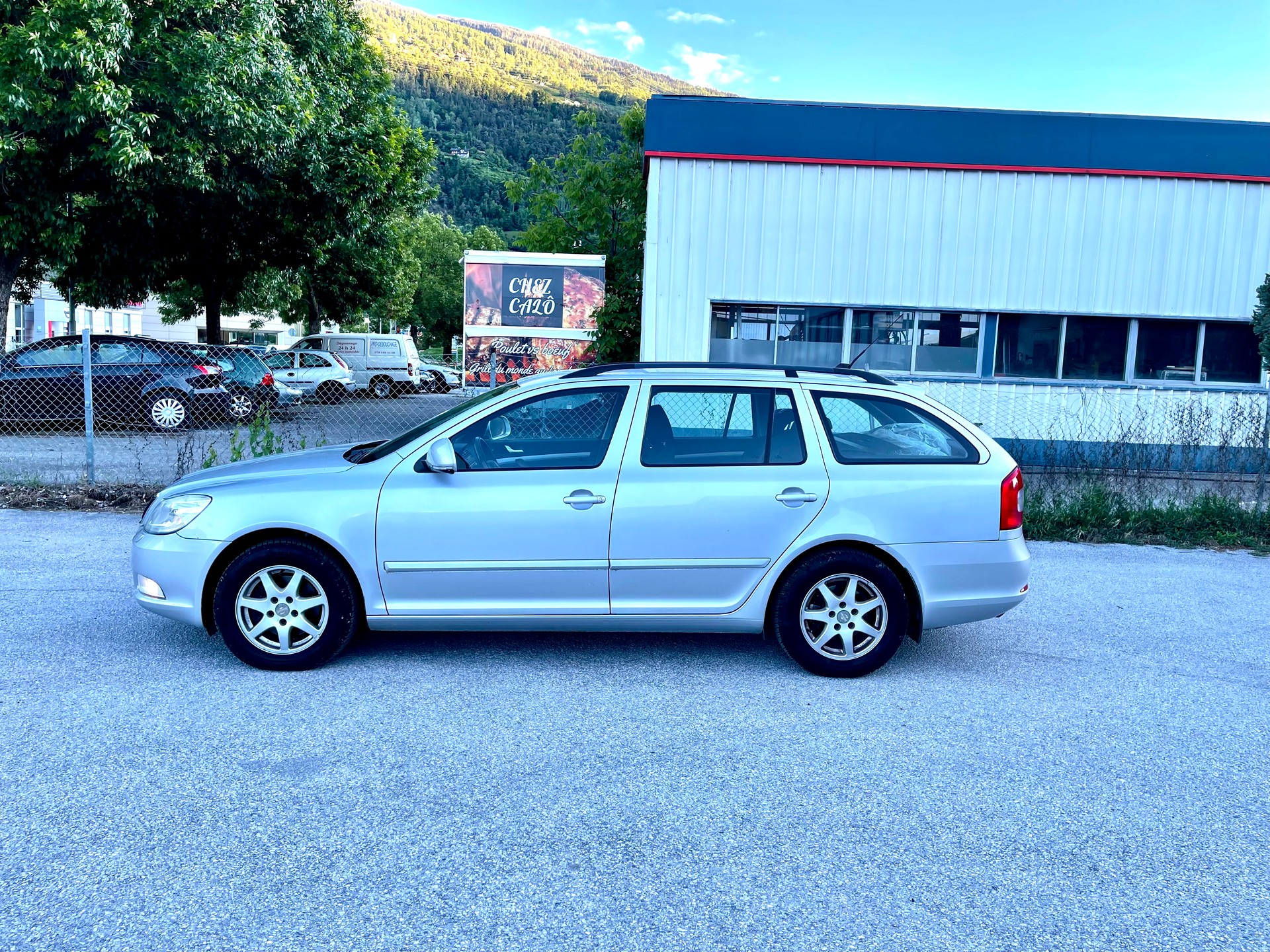 SKODA Octavia Combi 2.0 TDI Ambiente DSG-image-14