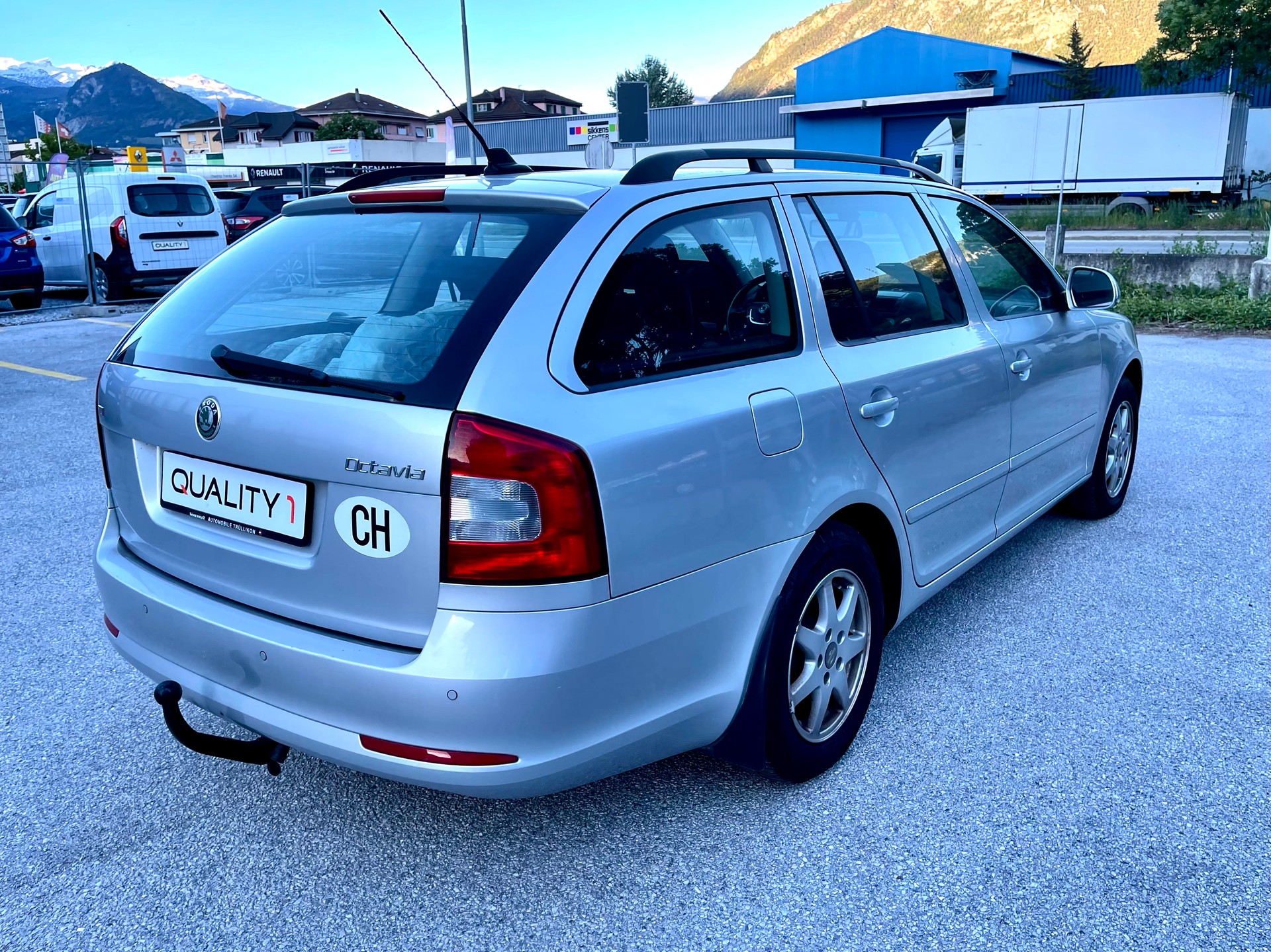 SKODA Octavia Combi 2.0 TDI Ambiente DSG-image-21