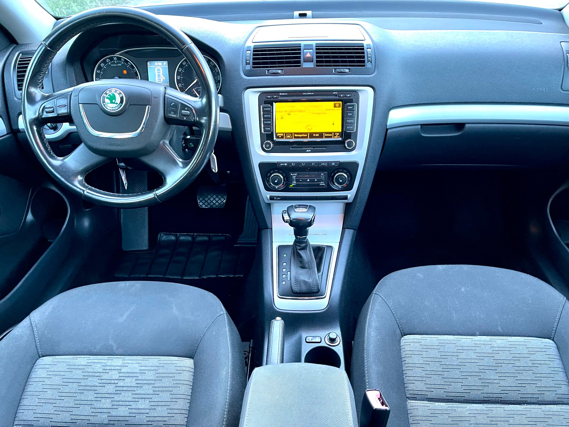 SKODA Octavia Combi 2.0 TDI Ambiente DSG-image-1