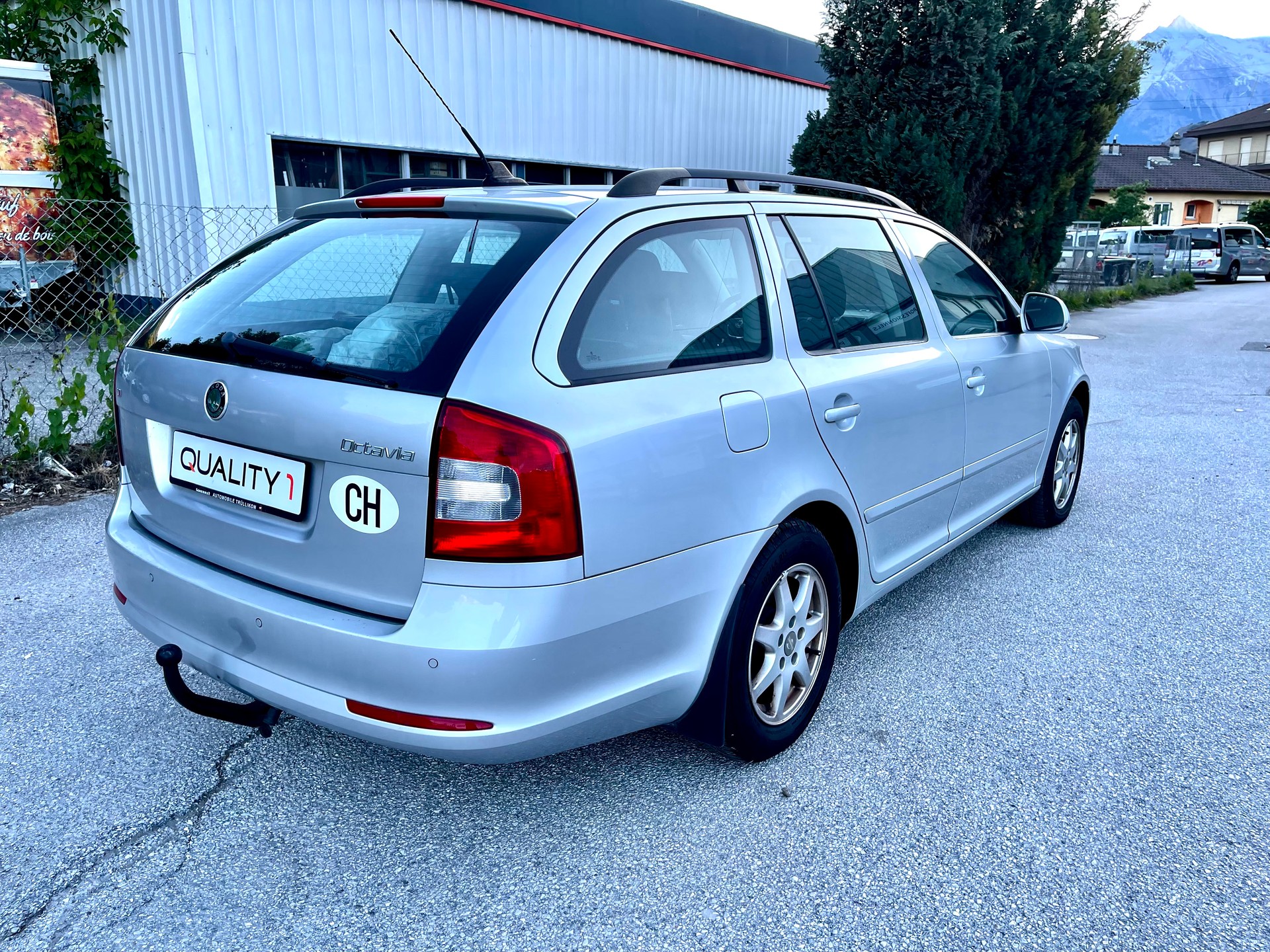 SKODA Octavia Combi 2.0 TDI Ambiente DSG-image-4