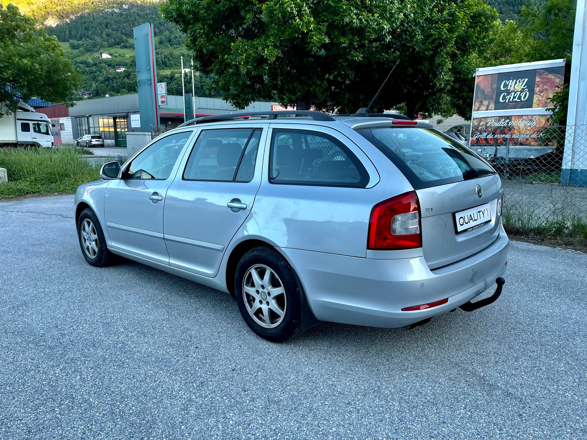 SKODA Octavia Combi 2.0 TDI Ambiente DSG-image-17