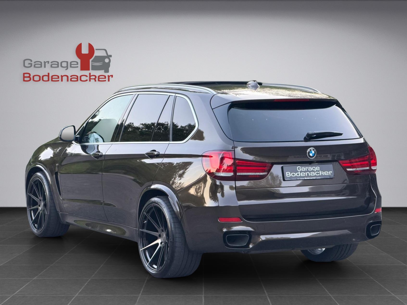 BMW X5 xDrive M50d Steptronic * 7 Sitzer * M Sport Paket * 22 Zoll * H&R Tieferlegung *-showroom-element-3