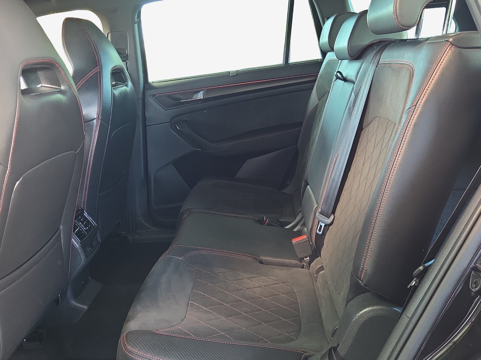 SKODA Kodiaq 2.0 TSI 4x4 RS-image-11