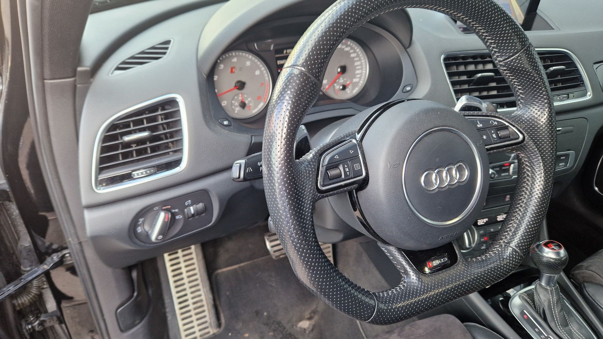 AUDI RS Q3-image-13