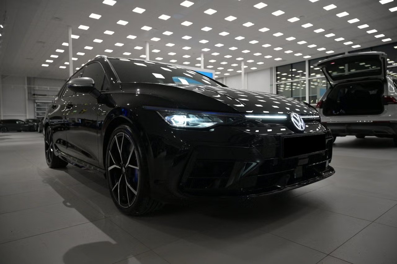 VW Golf Variant 2.0 TSI R DSG 4 Motion-image-6