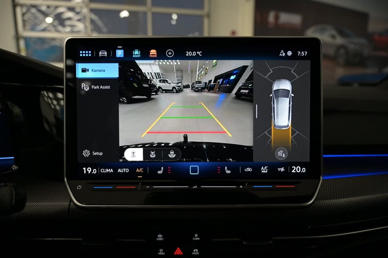 VW Golf Variant 2.0 TSI R DSG 4 Motion-image-10