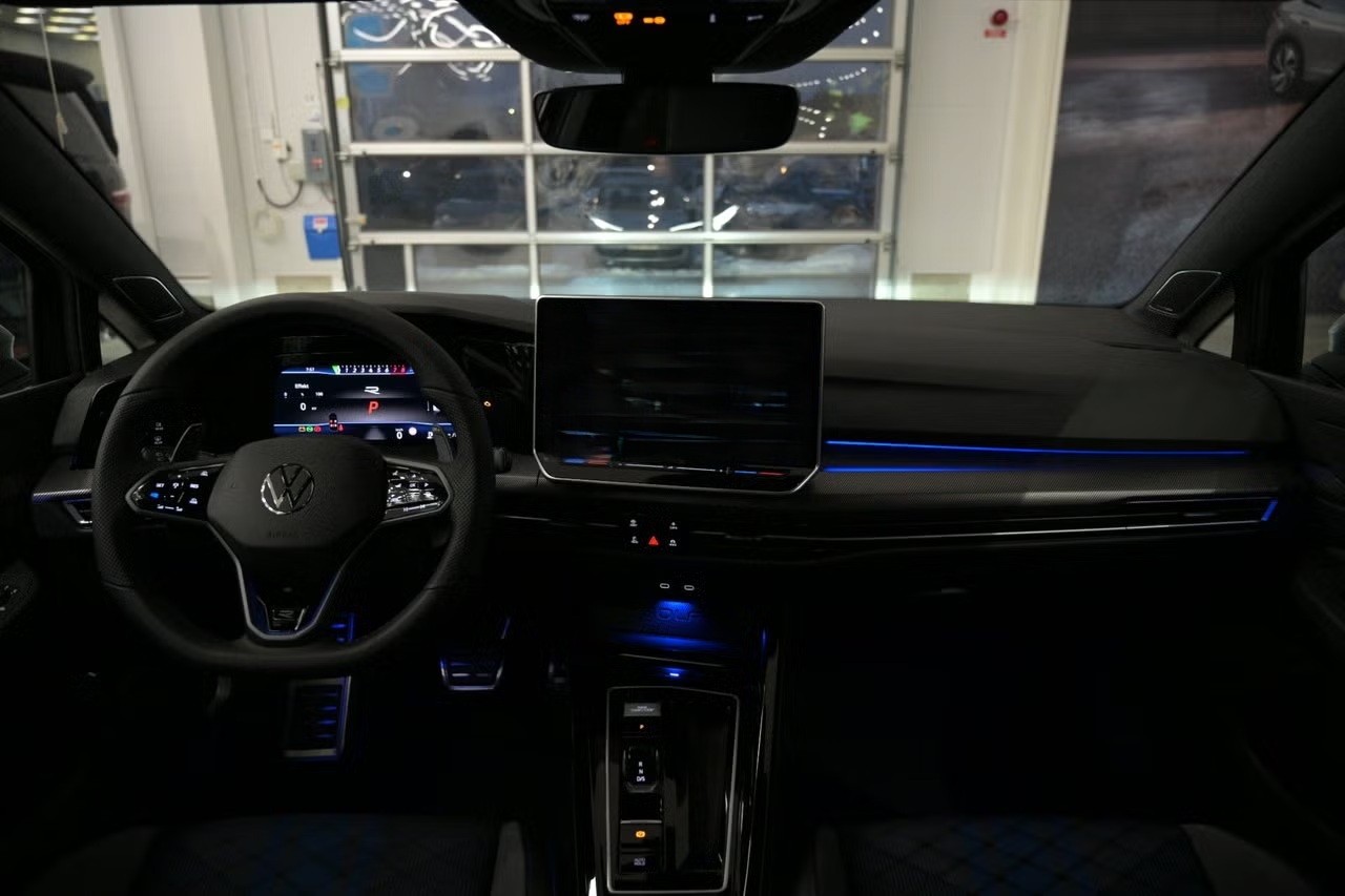 VW Golf Variant 2.0 TSI R DSG 4 Motion-image-8
