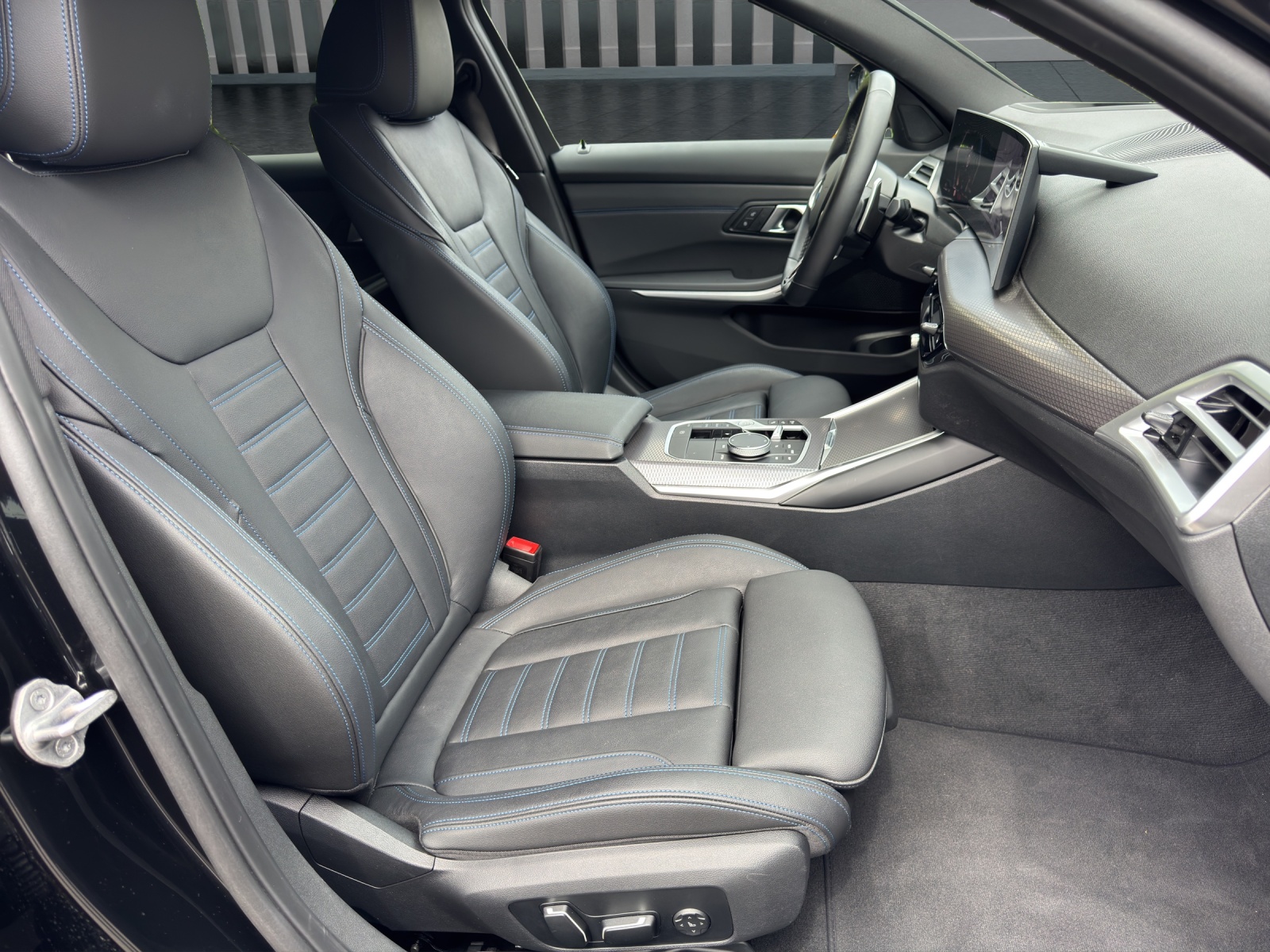 BMW 320d xDrive Touring M Sportpaket-image-16