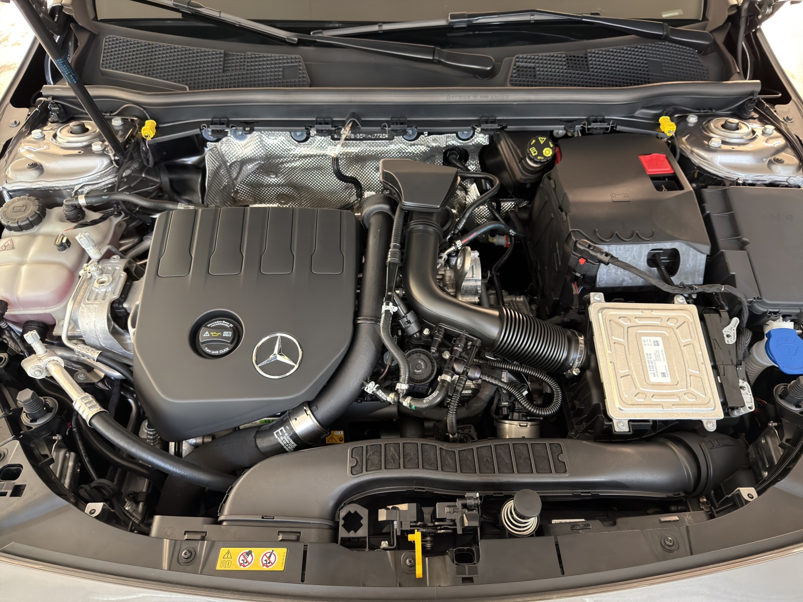 MERCEDES-BENZ CLA SB 200 7G-DCT-image-18