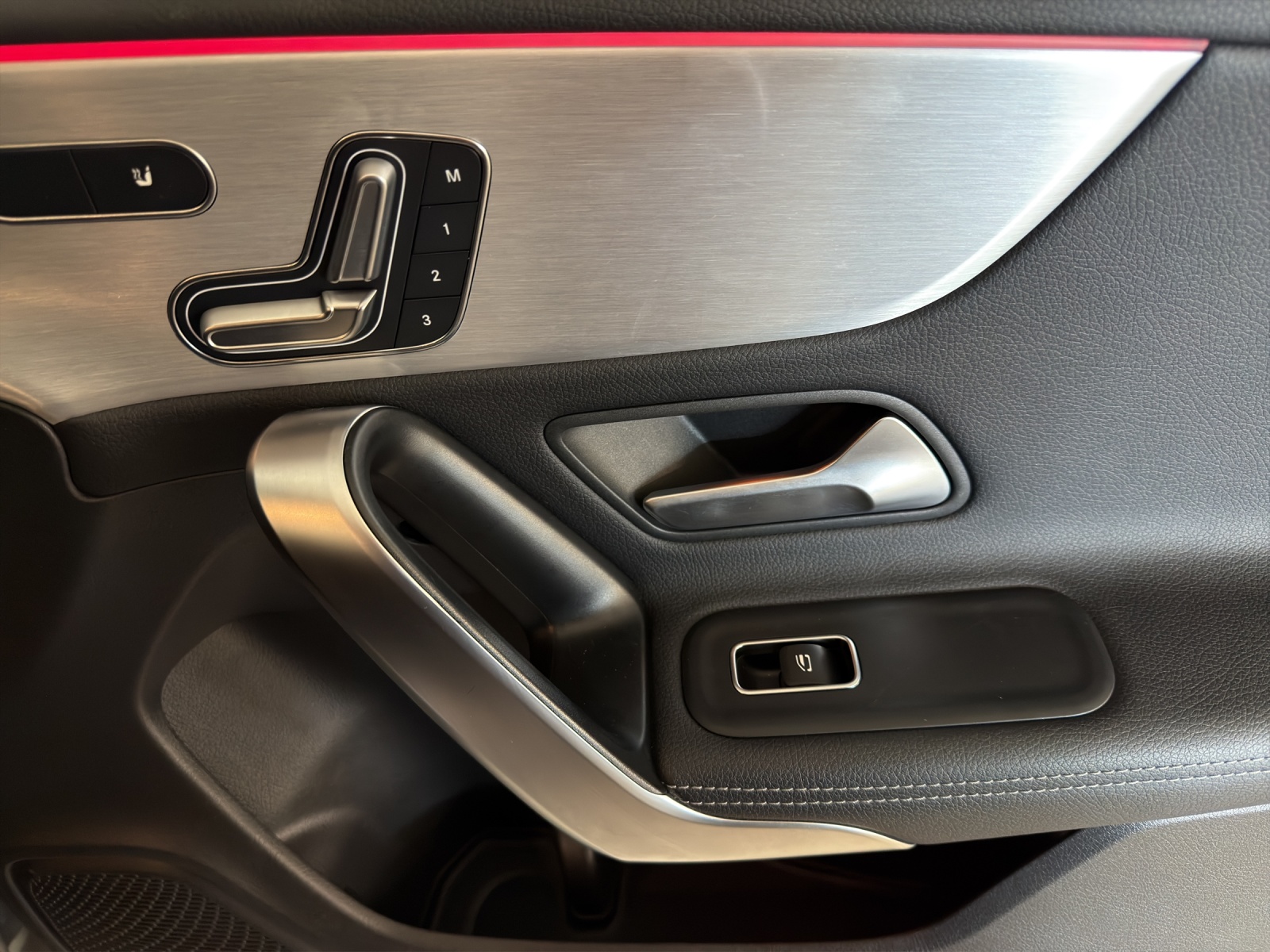 MERCEDES-BENZ CLA SB 200 7G-DCT-image-10