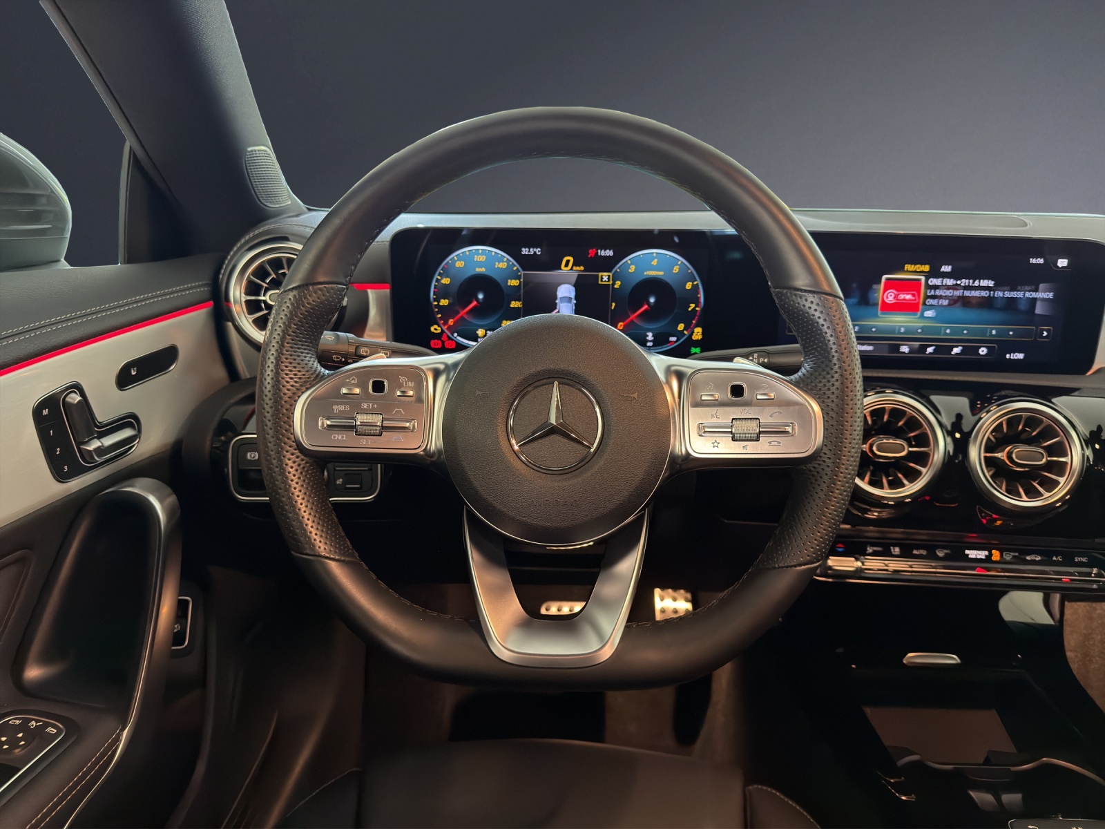 MERCEDES-BENZ CLA SB 200 7G-DCT-image-12