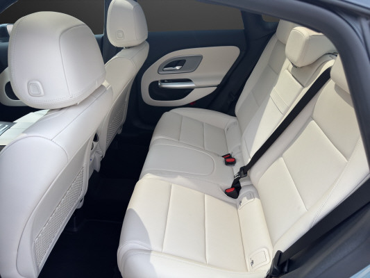 MERCEDES-BENZ CLA 200 8G-DCT 4Matic-image-8