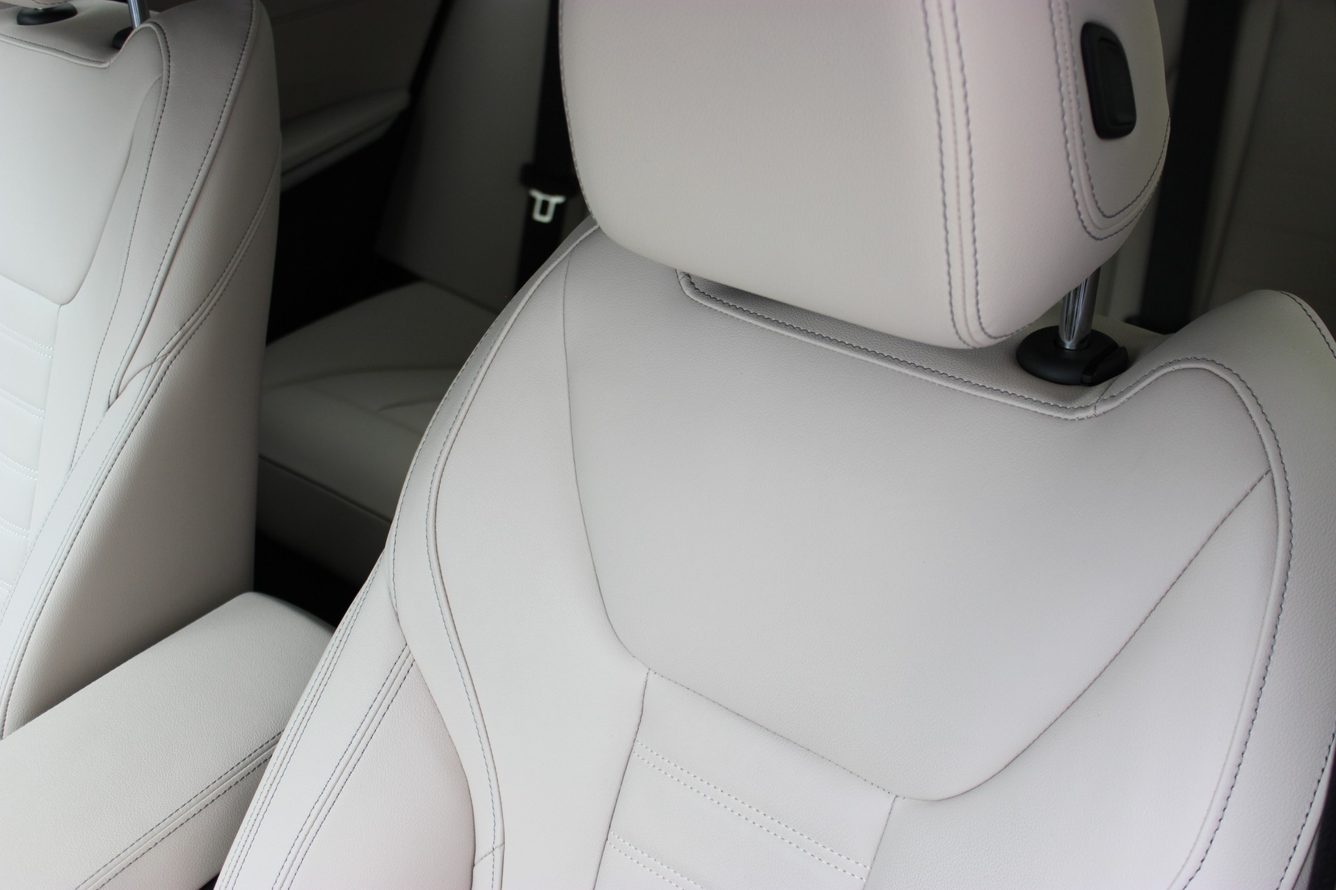 BMW M340i xDrive 48V Touring-image-11