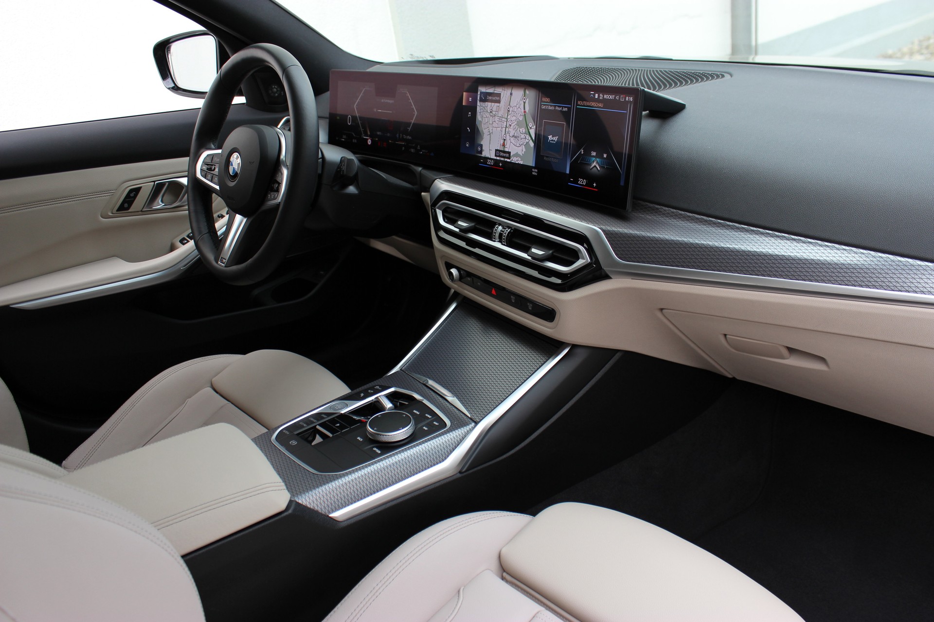 BMW M340i xDrive 48V Touring-image-1