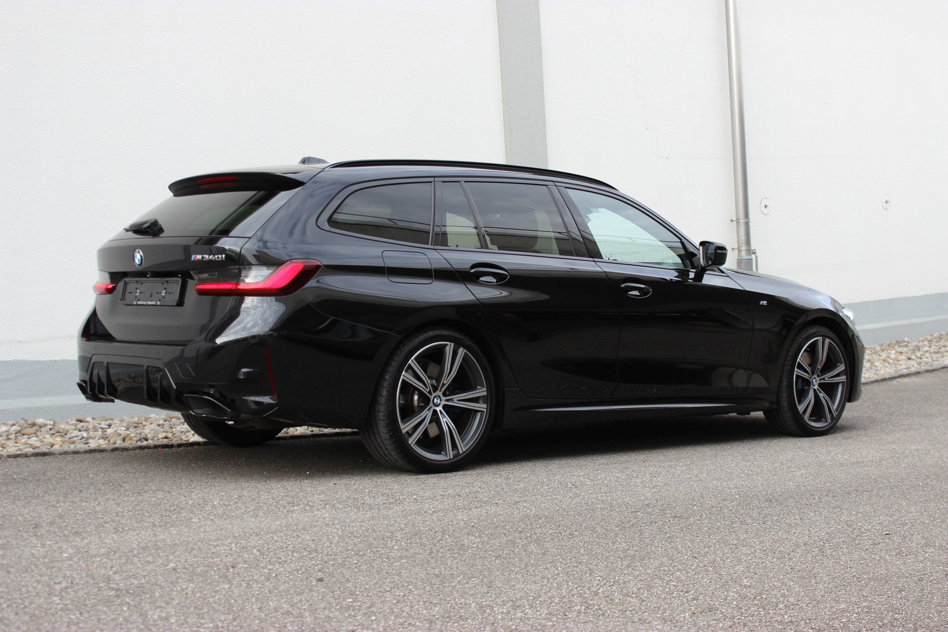 BMW M340i xDrive 48V Touring-image-2