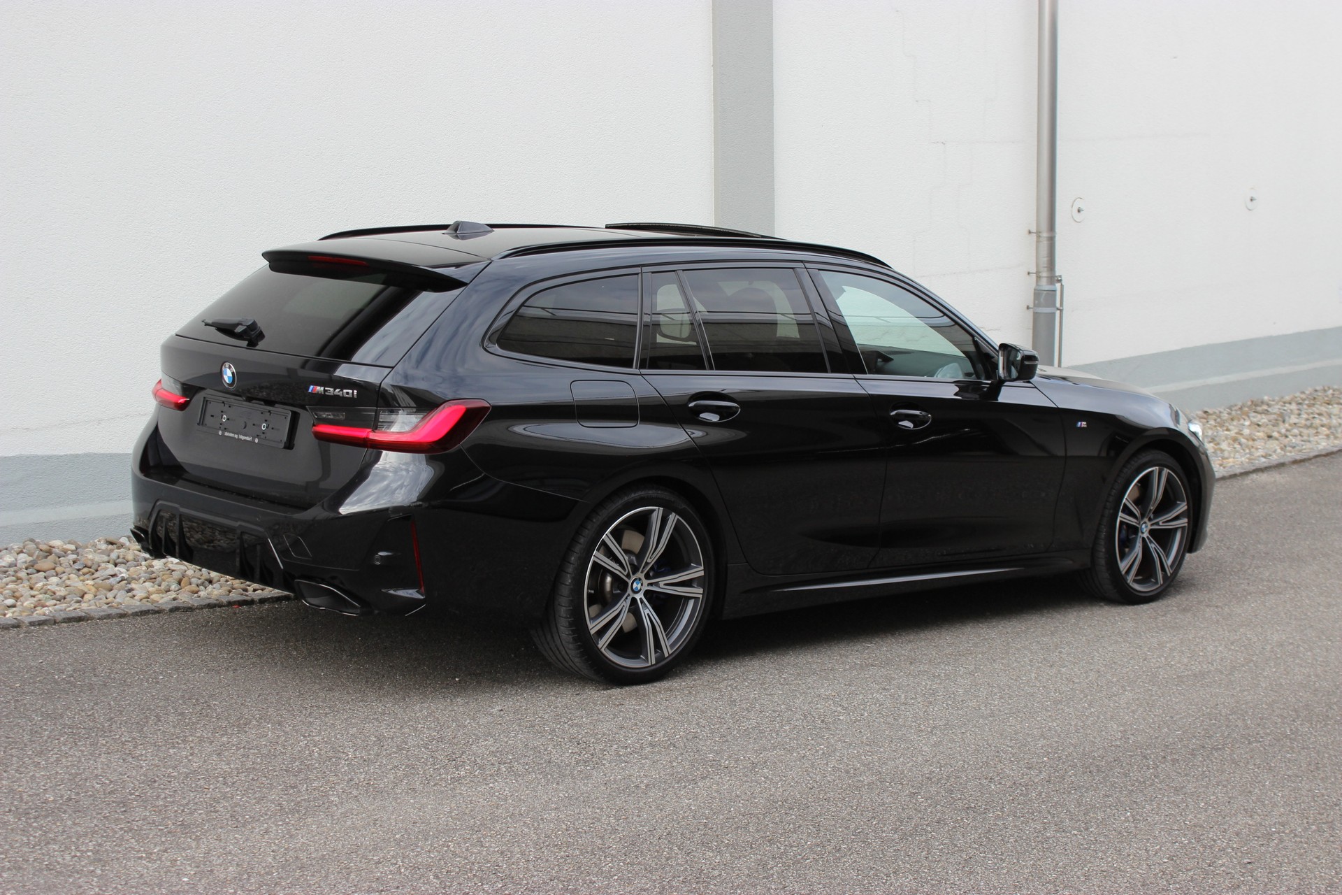 BMW M340i xDrive 48V Touring-image-4