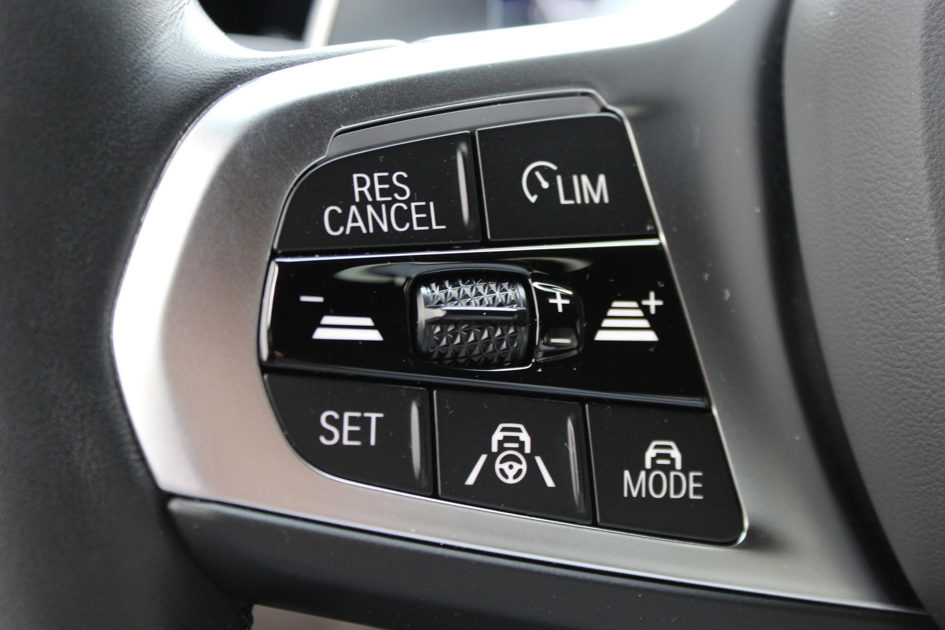 BMW M340i xDrive 48V Touring-image-13