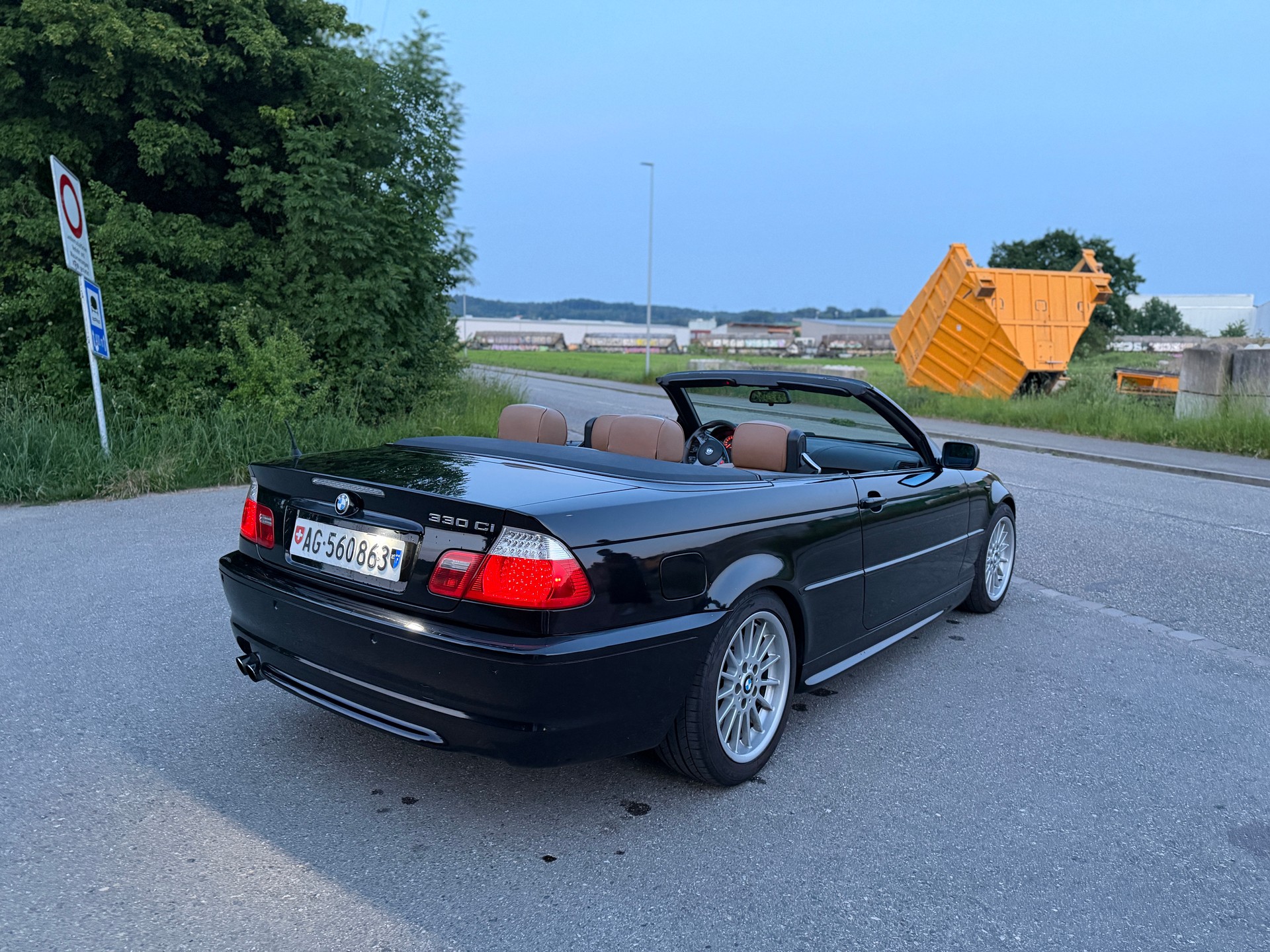 BMW 330Ci Cabriolet-image-1
