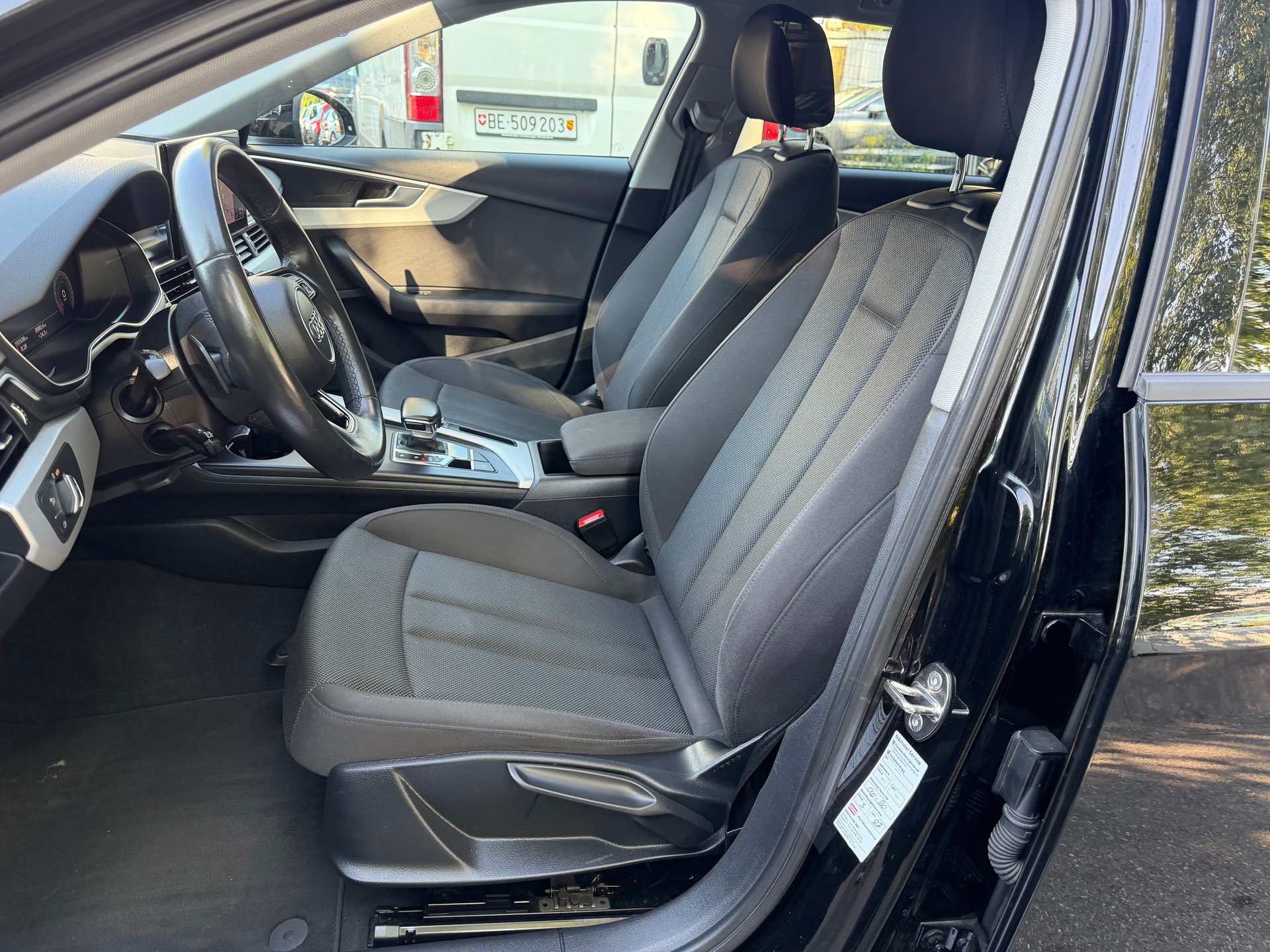 AUDI A4 Avant 35 TDI S-tronic ** Gr-Navigationssystem ** PDC Vorne + Hinten ** Tempomat ** Frisch Ab MFK & Service **-image-6