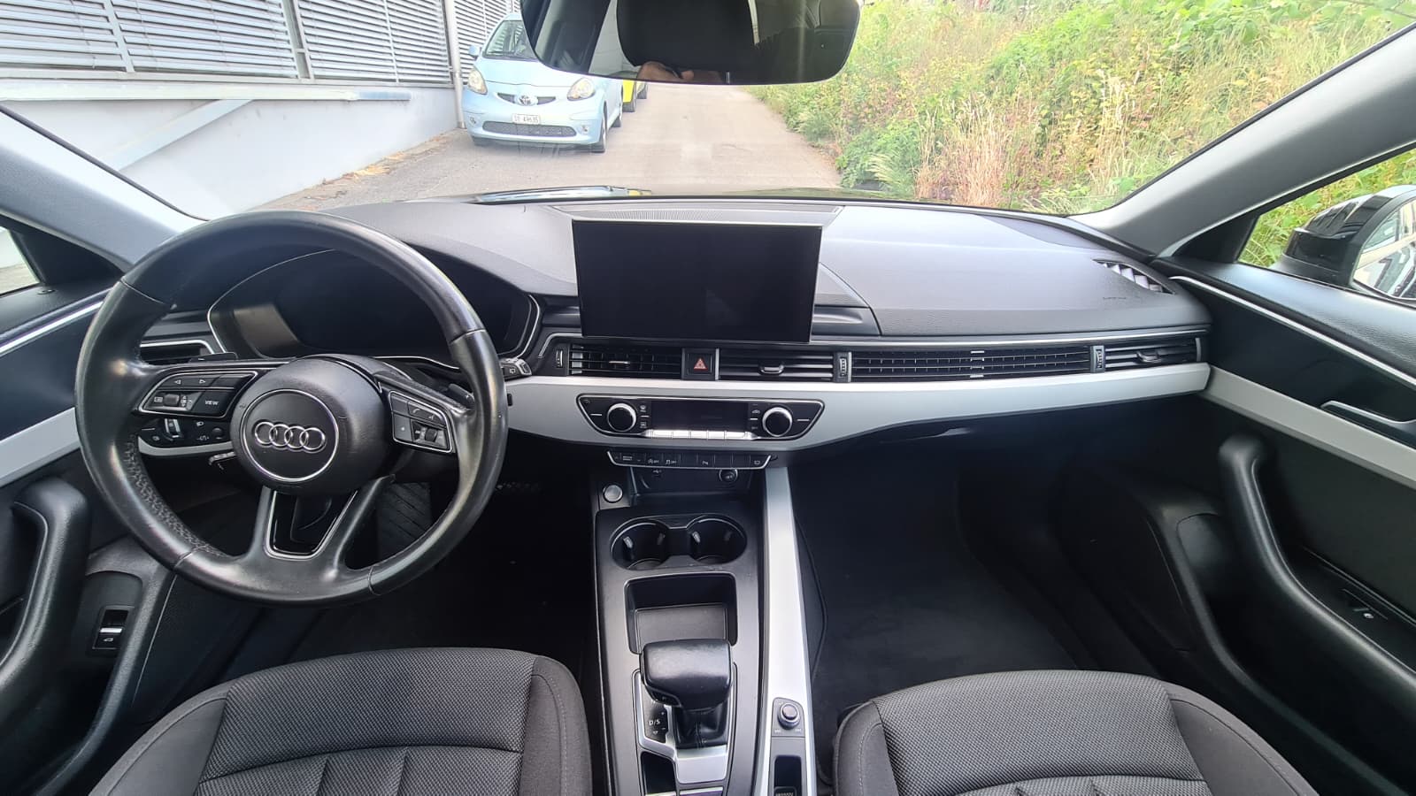 AUDI A4 Avant 35 TDI S-tronic ** Gr-Navigationssystem ** PDC Vorne + Hinten ** Tempomat ** Frisch Ab MFK & Service **-image-3