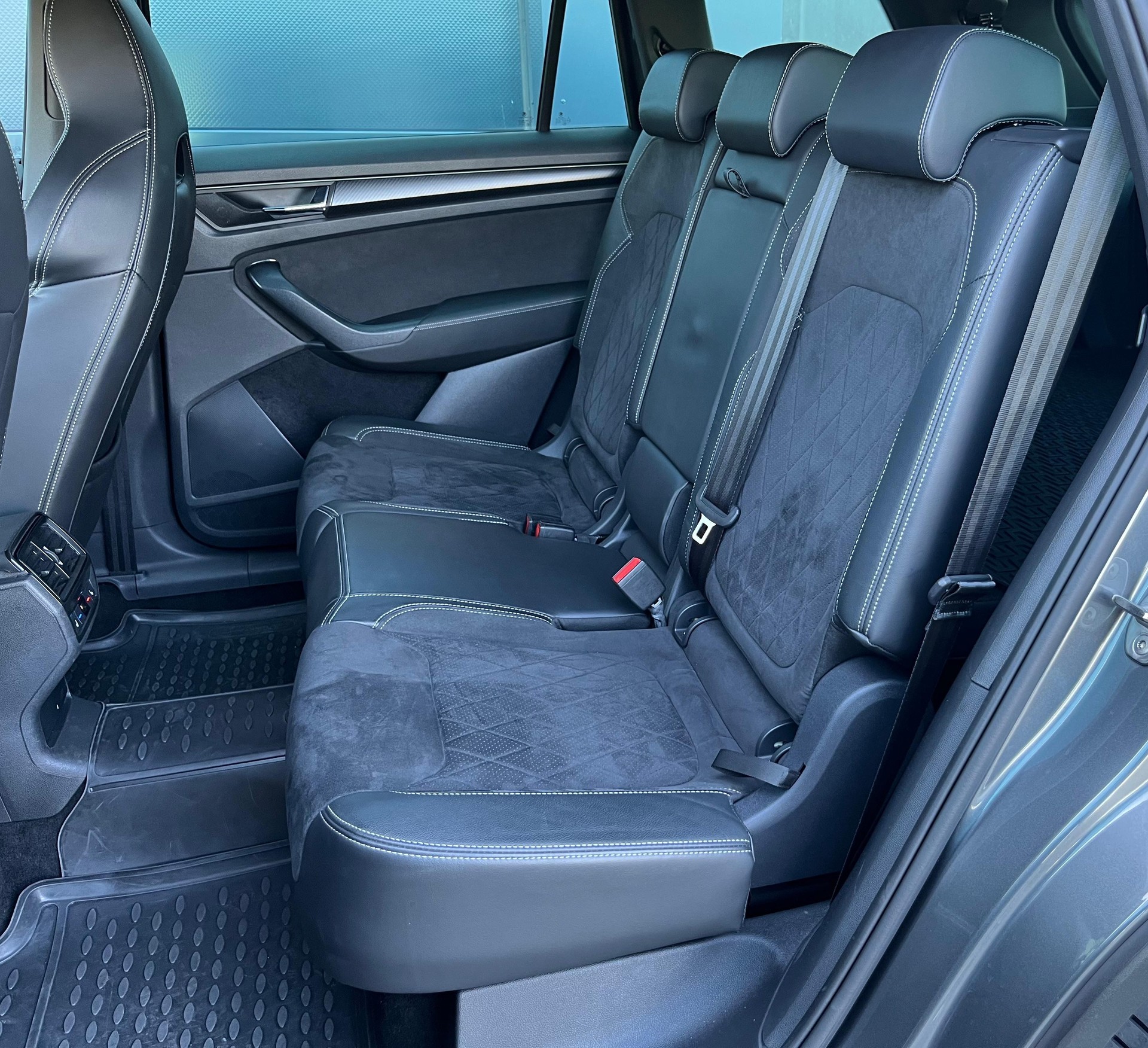 SKODA Kodiaq 2.0 TSI 4x4 SportLine-image-13