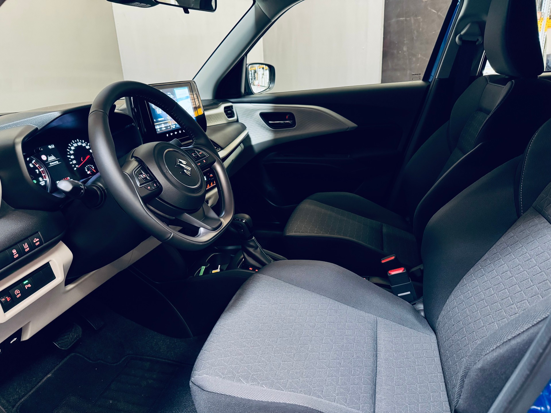 SUZUKI Swift 1.2 Compact Top Hybrid CVT-image-10