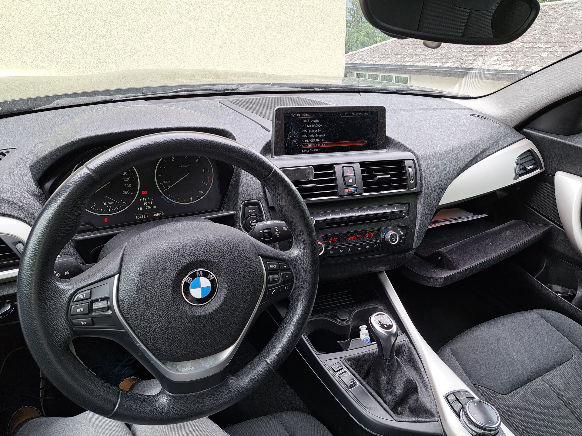 BMW 120d xDrive-image-1