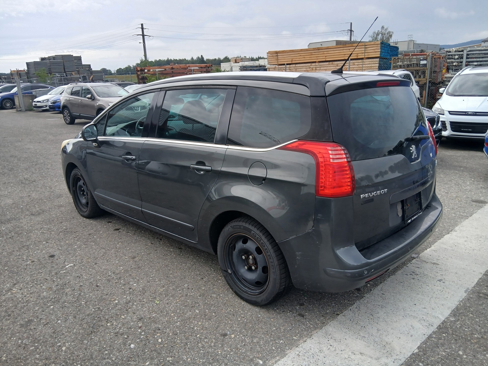PEUGEOT 5008 1.6 16V T Active-image-4