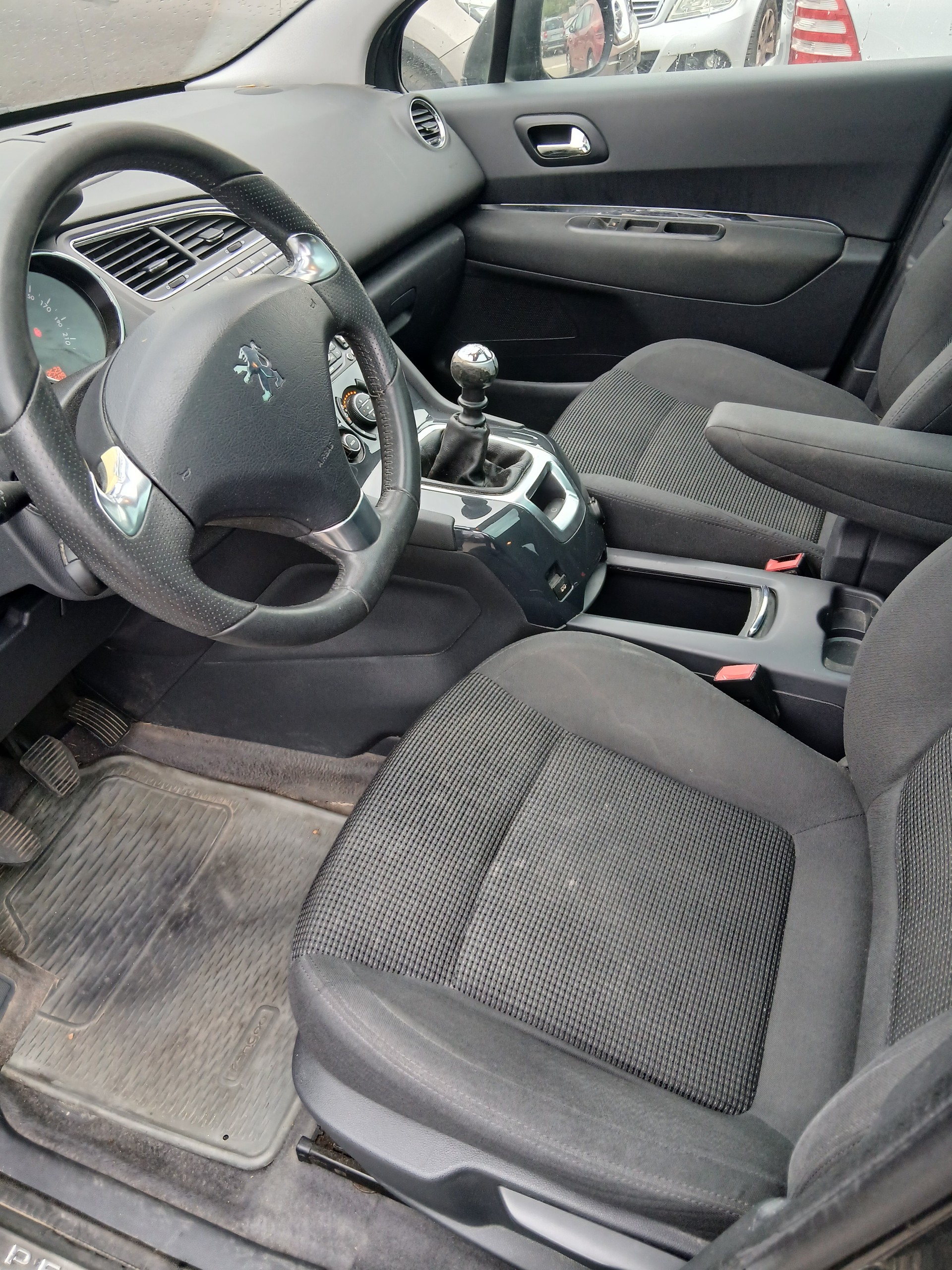 PEUGEOT 5008 1.6 16V T Active-image-7