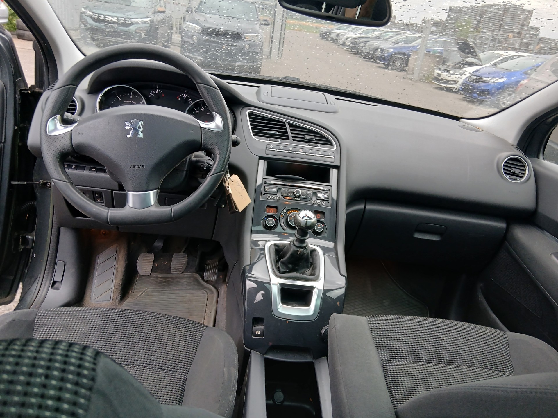 PEUGEOT 5008 1.6 16V T Active-image-6