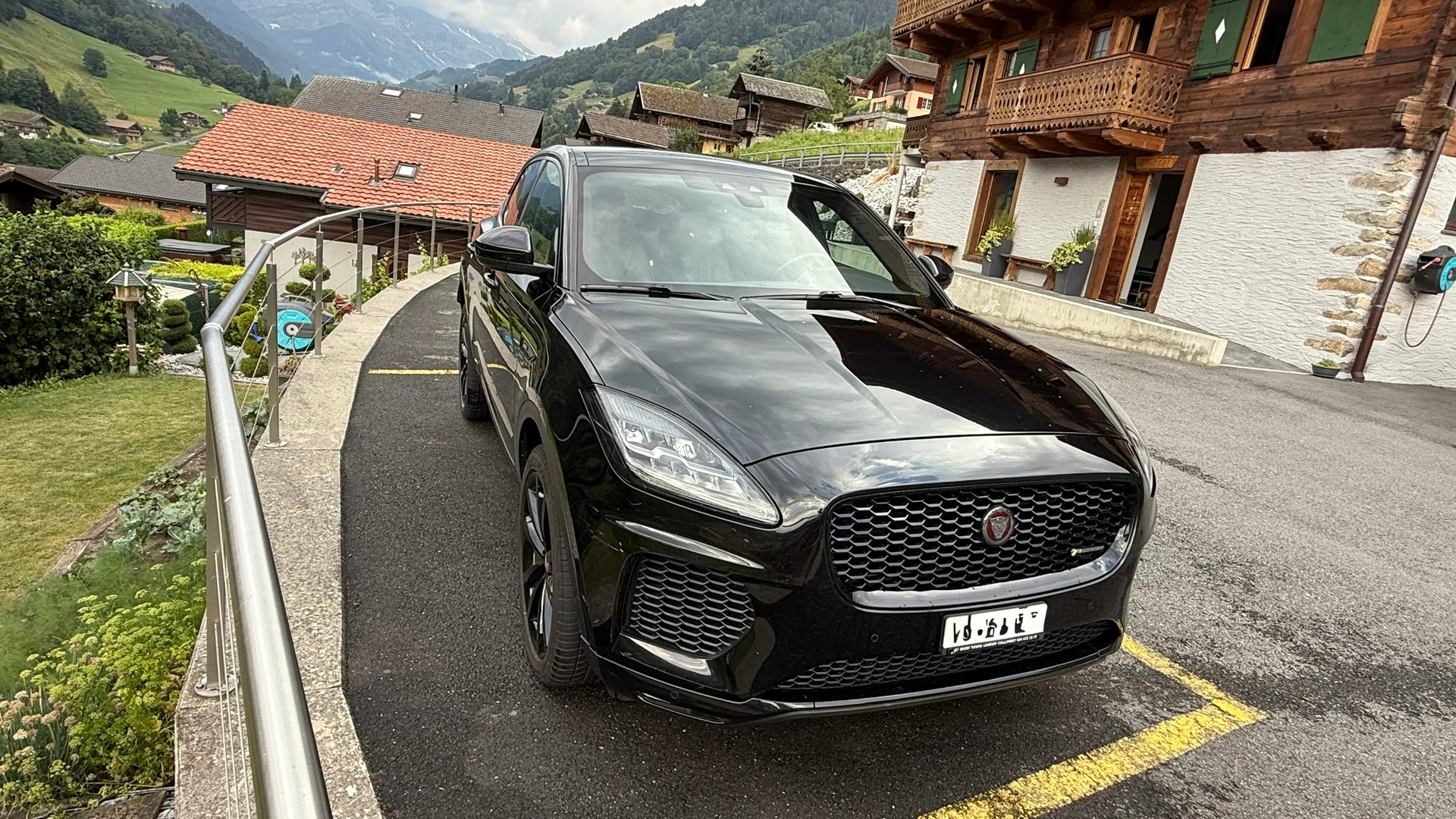 JAGUAR 2.0 T 250 R-Dynamic SE AWD-image-1