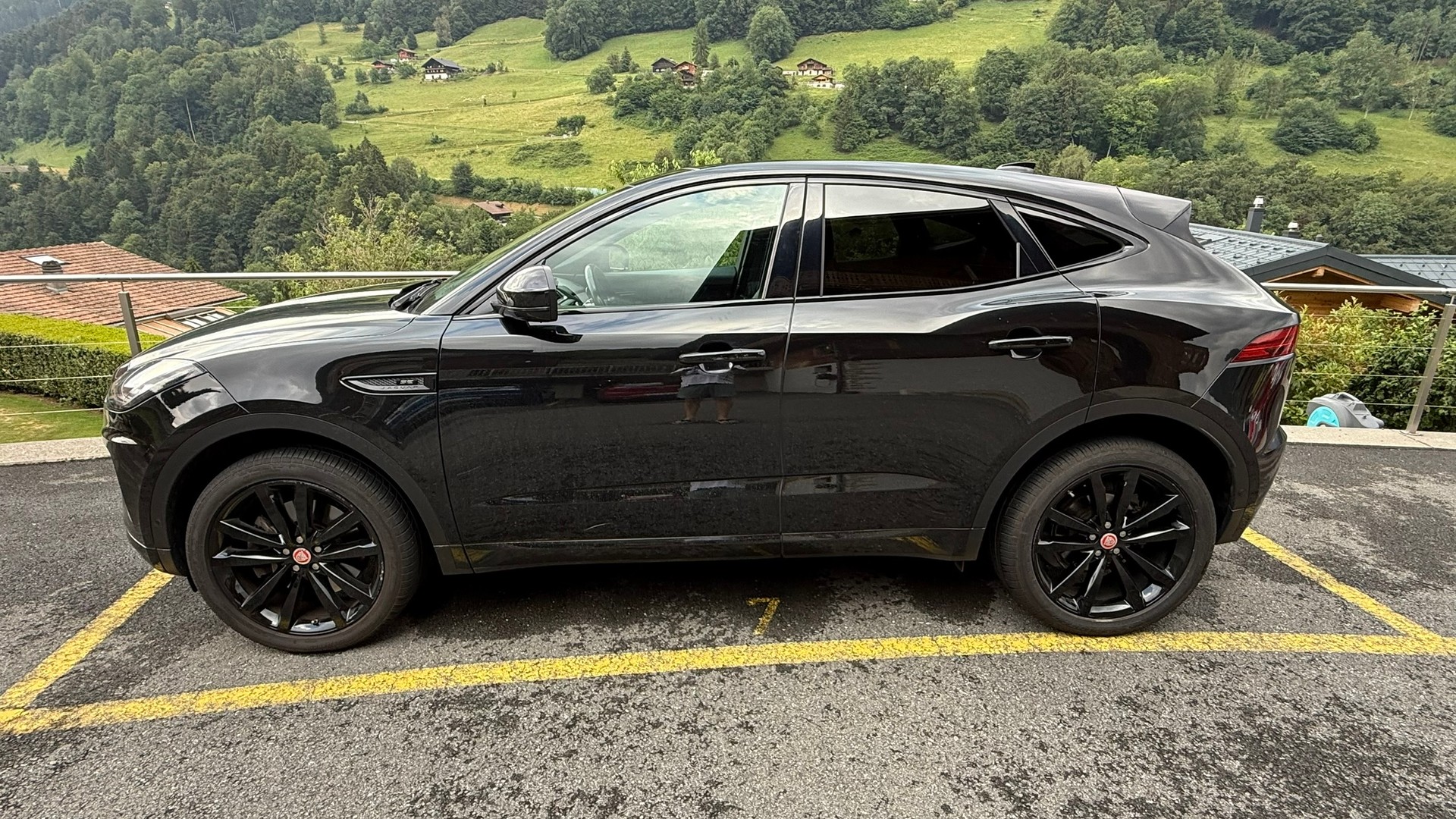 JAGUAR 2.0 T 250 R-Dynamic SE AWD-image-2